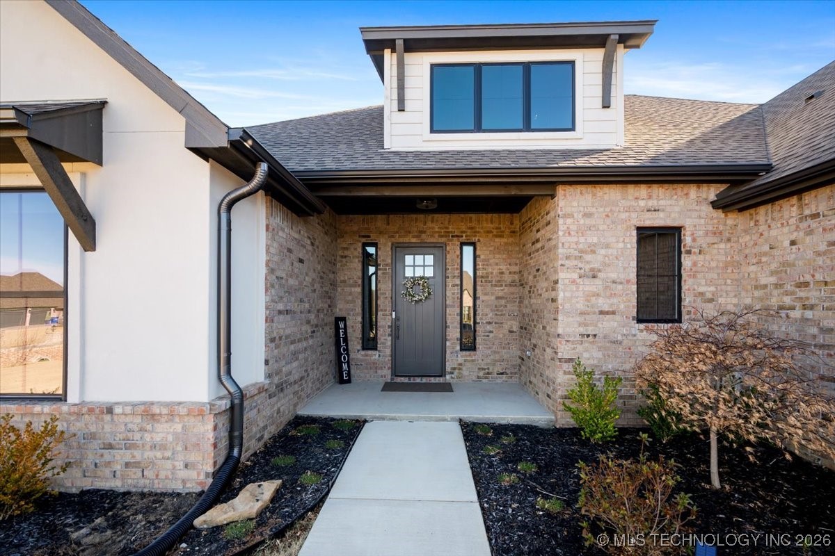 6203 S 307th East Court Property Photo 2