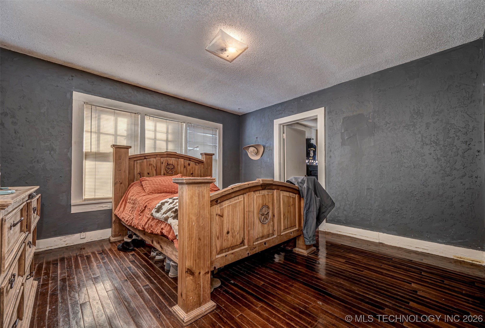 425 E Park Avenue Property Photo 18