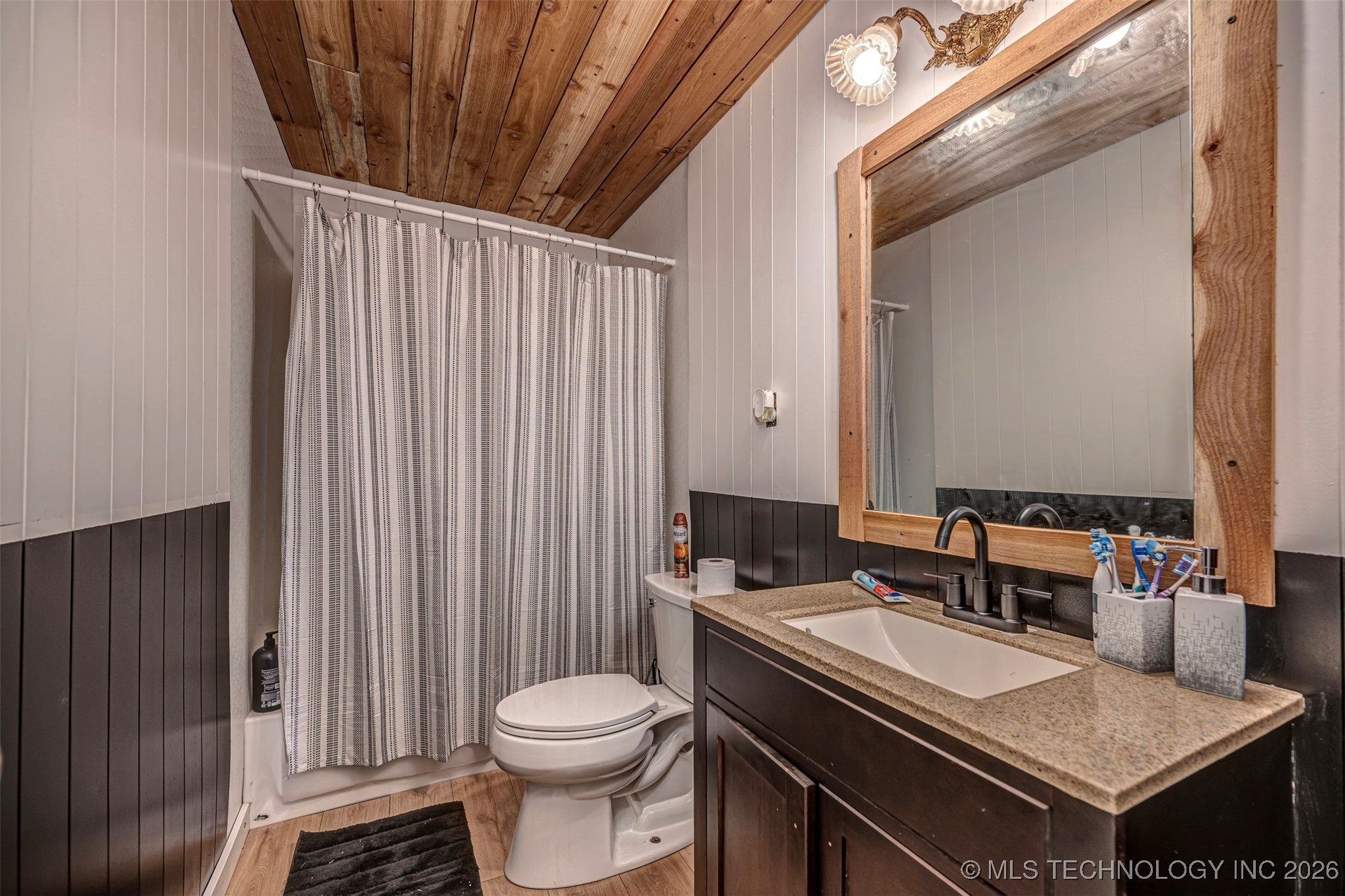 425 E Park Avenue Property Photo 22