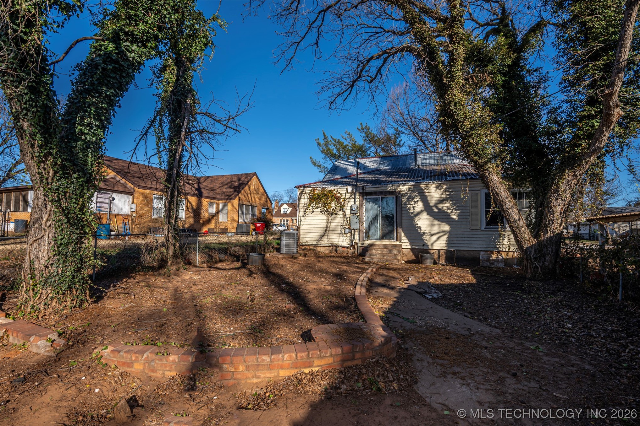 425 E Park Avenue Property Photo 25