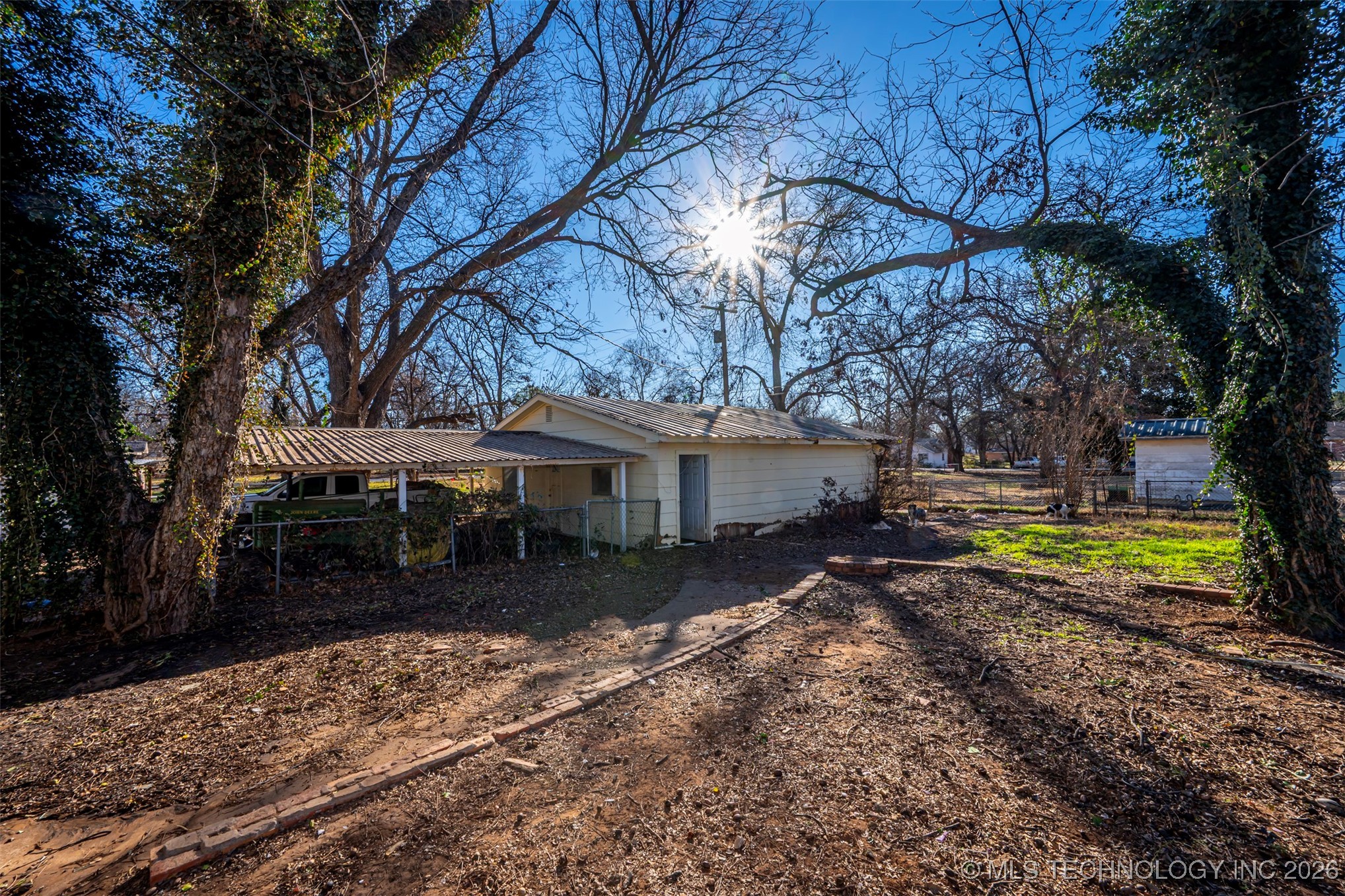 425 E Park Avenue Property Photo 26