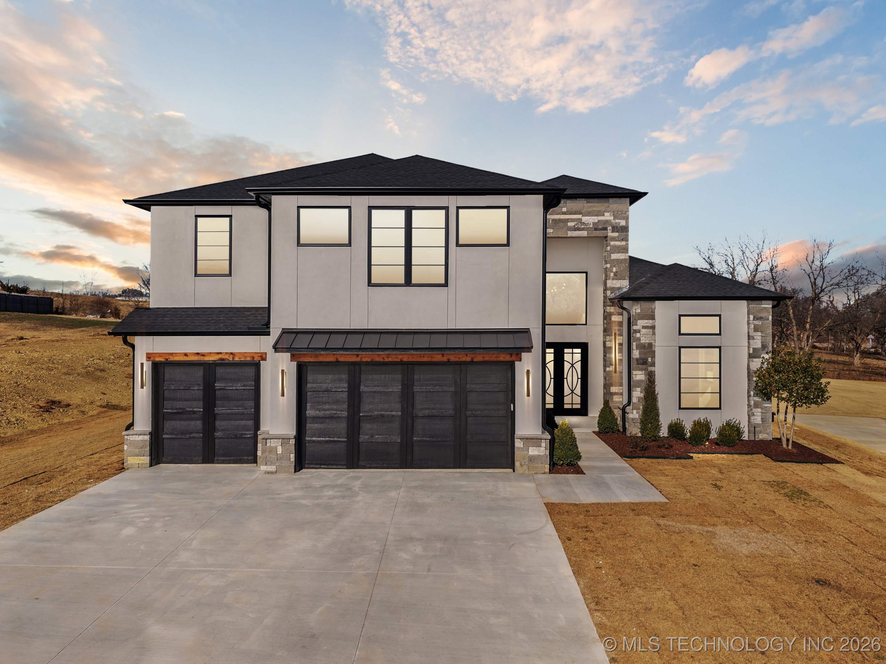 6711 E 153rd Street S Property Photo 1