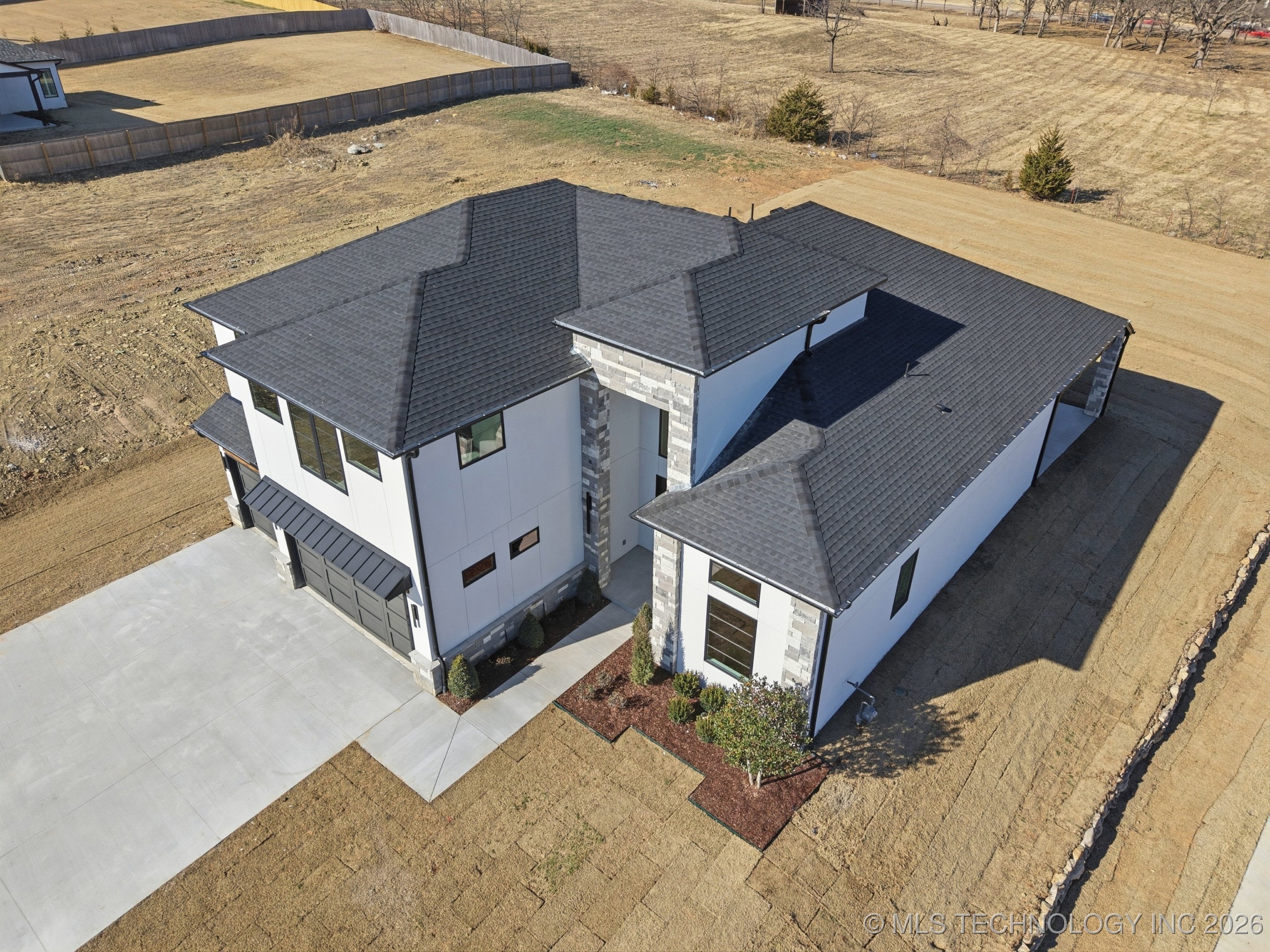 6711 E 153rd Street S Property Photo 2