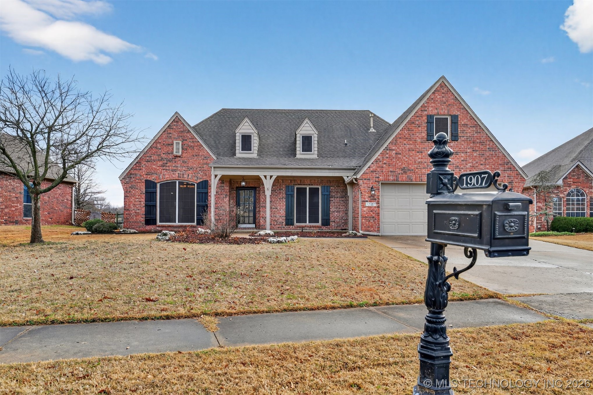 1907 W Rockport Place Property Photo 1