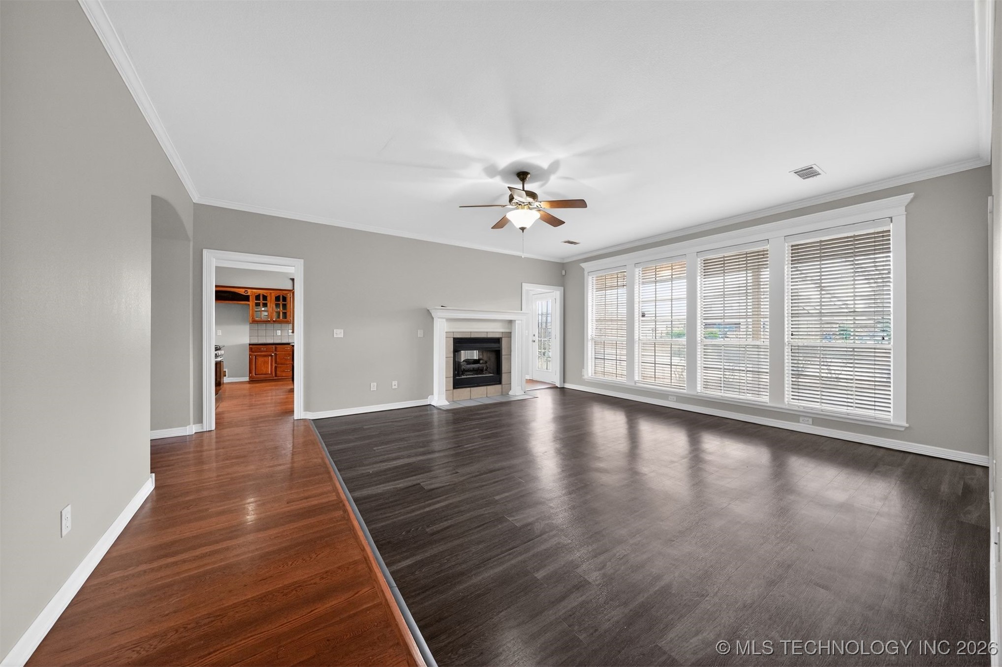 1907 W Rockport Place Property Photo 3