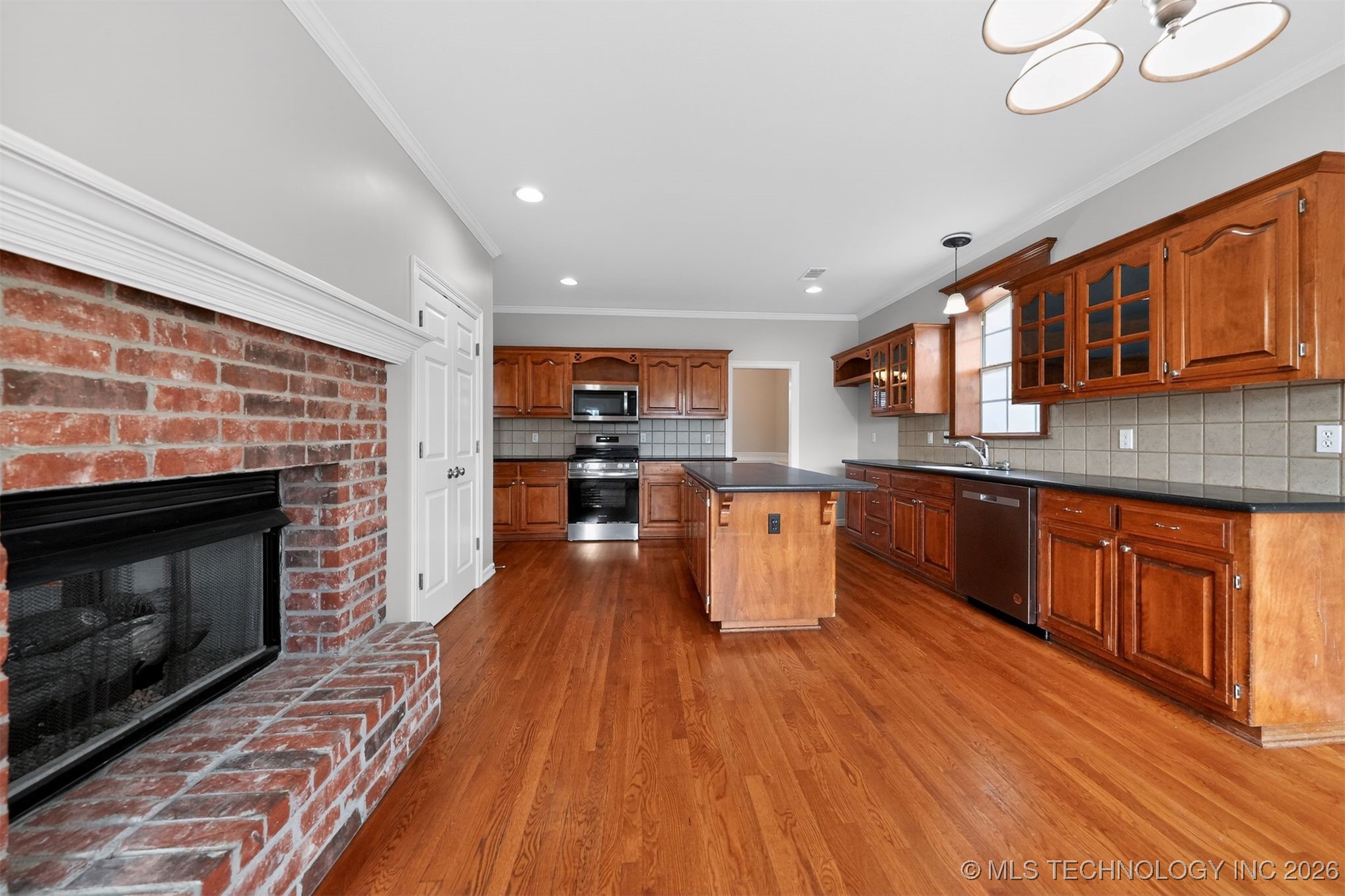 1907 W Rockport Place Property Photo 7