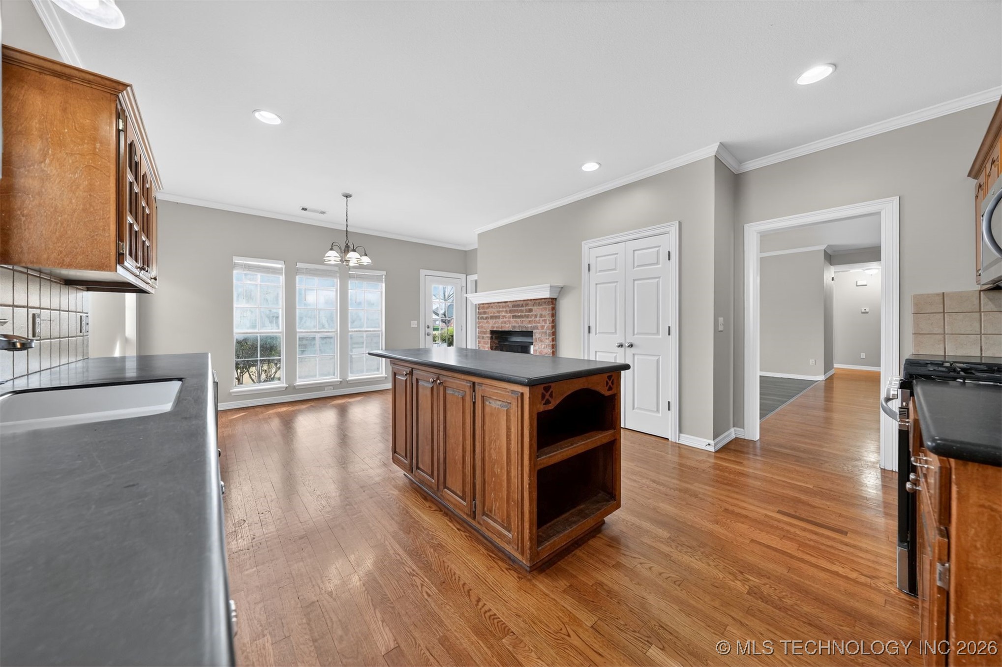 1907 W Rockport Place Property Photo 9