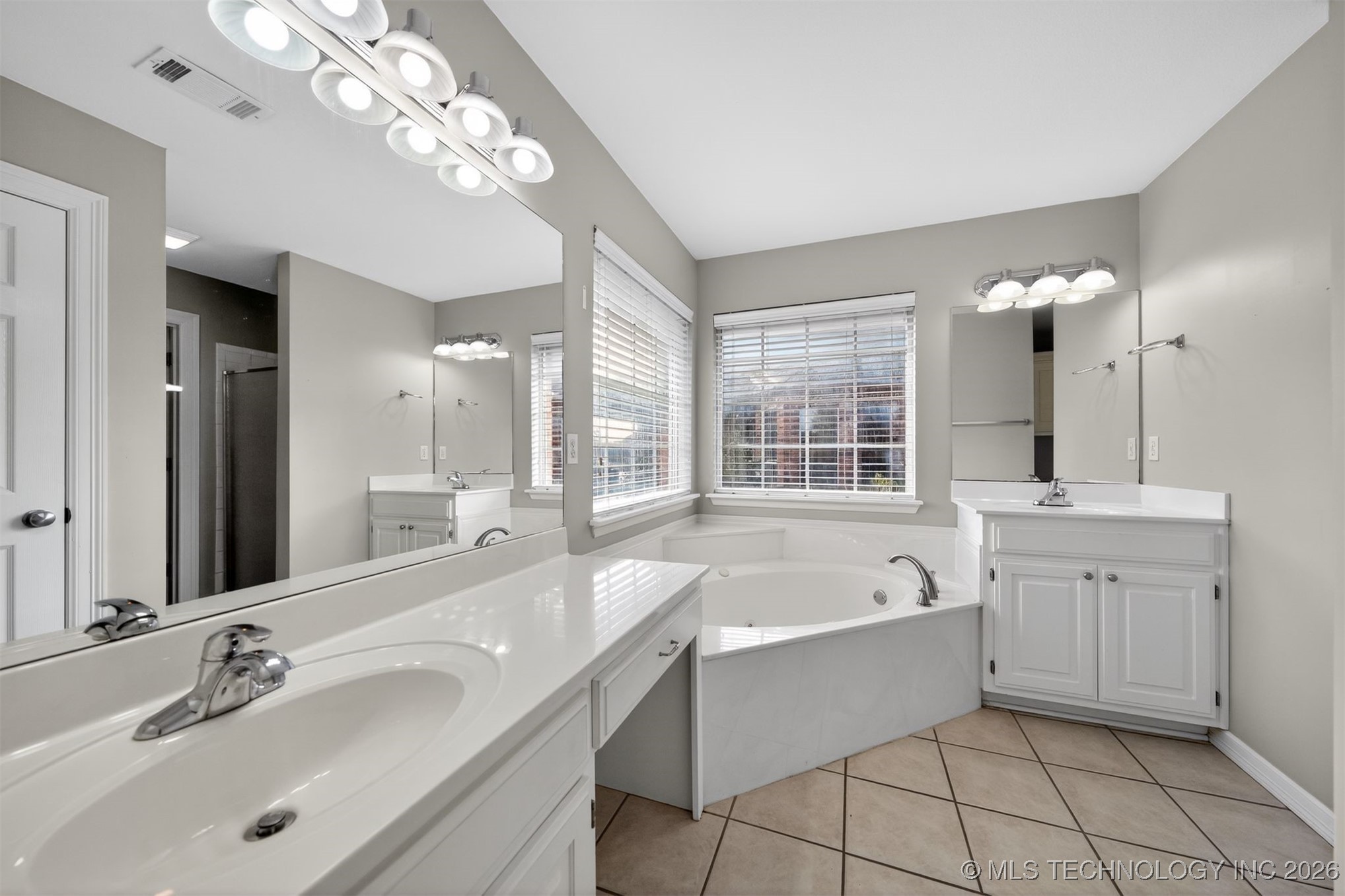 1907 W Rockport Place Property Photo 13