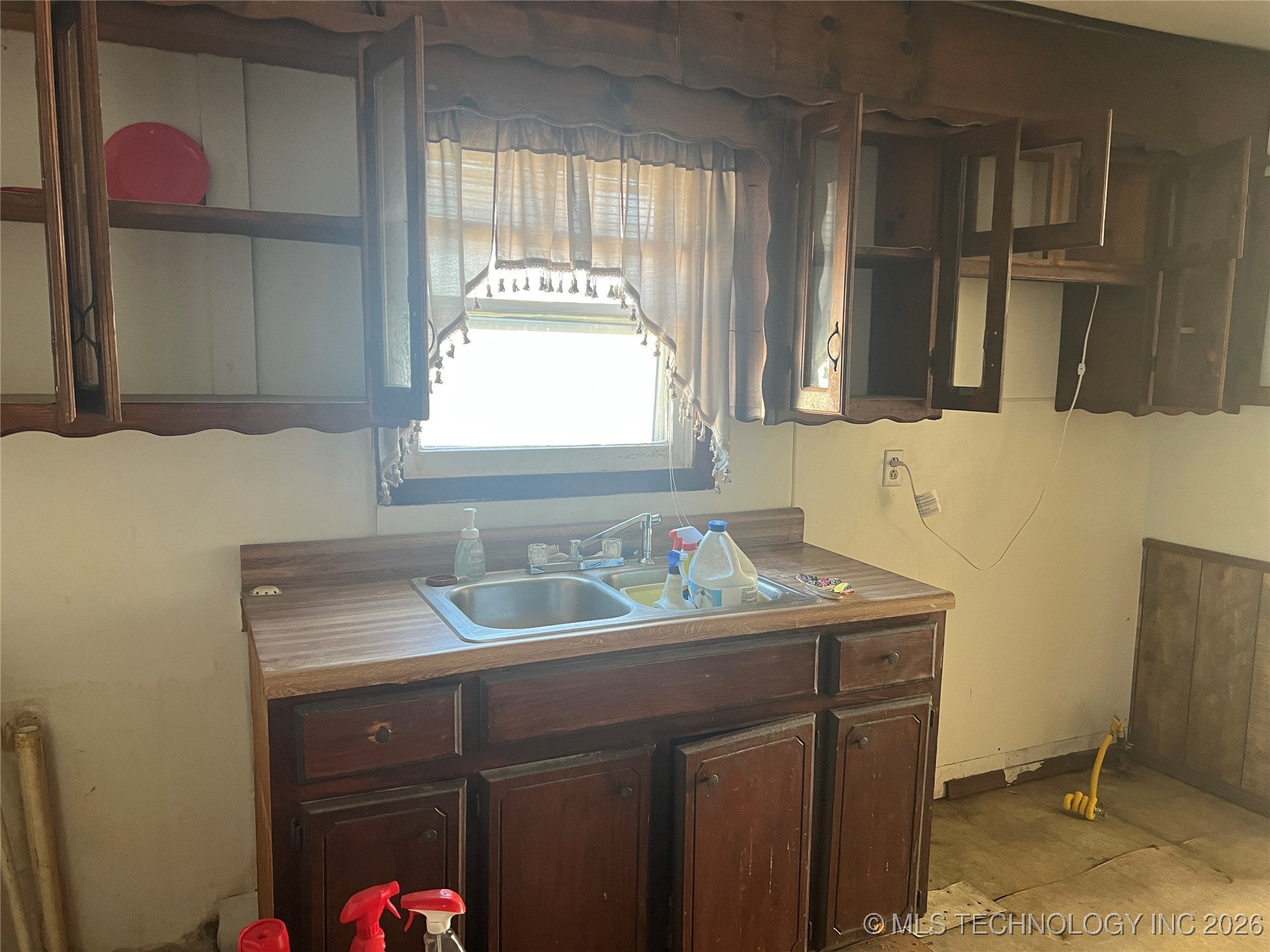 710 Randal Street Property Photo 4