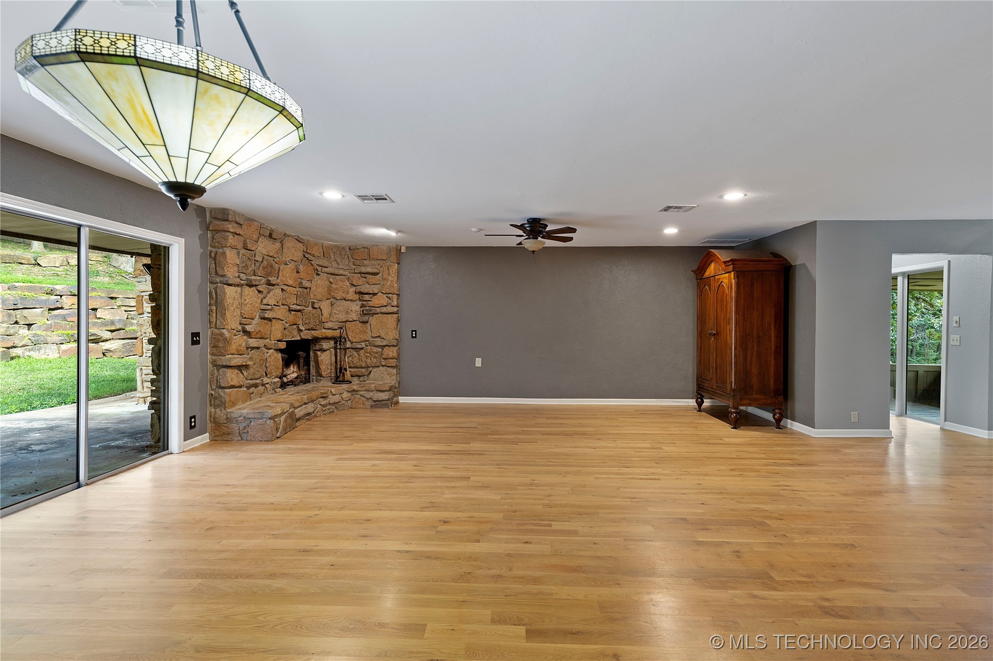 7665 S Quebec Avenue Property Photo 4