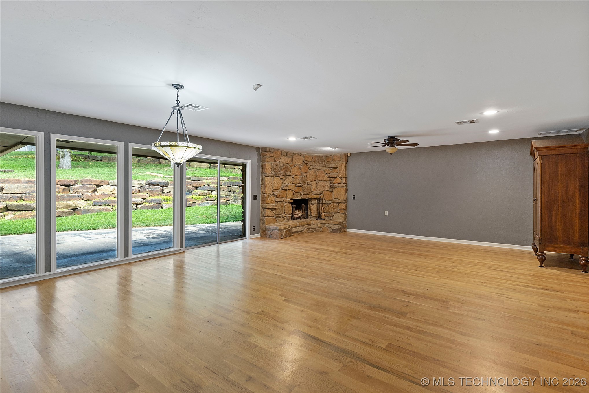 7665 S Quebec Avenue Property Photo 5