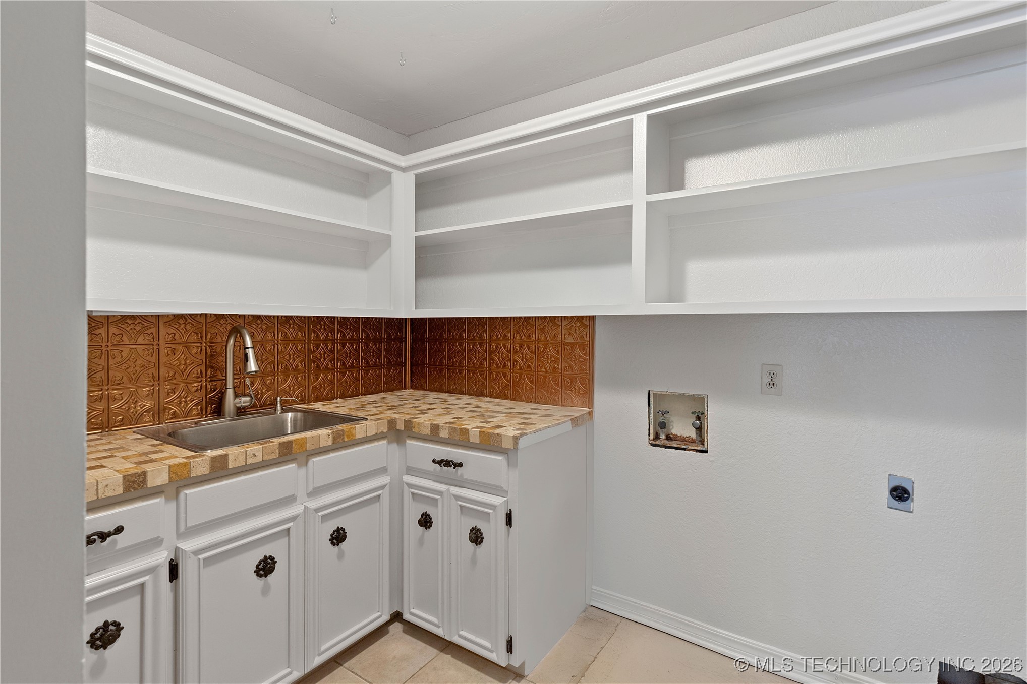 7665 S Quebec Avenue Property Photo 6