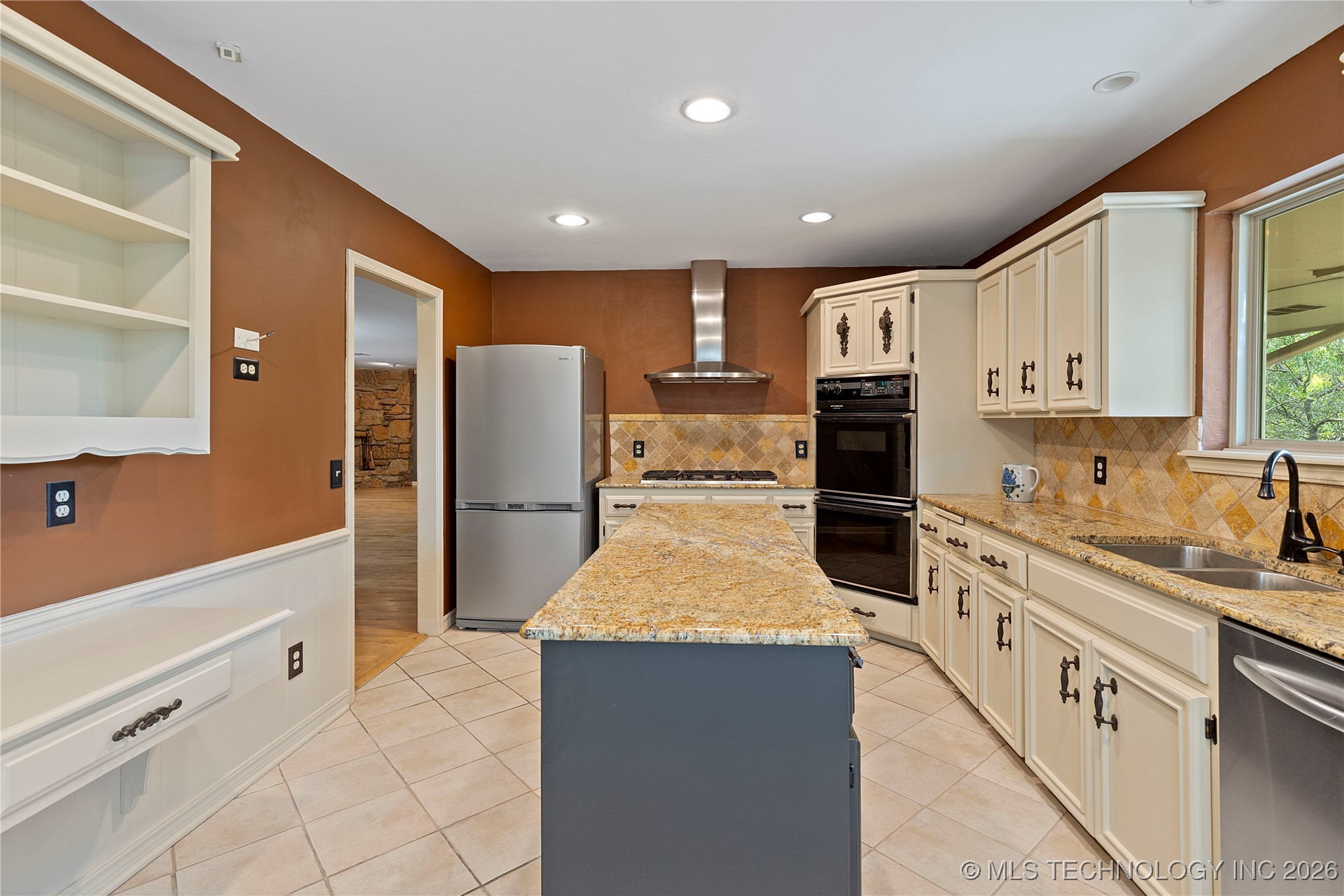 7665 S Quebec Avenue Property Photo 7