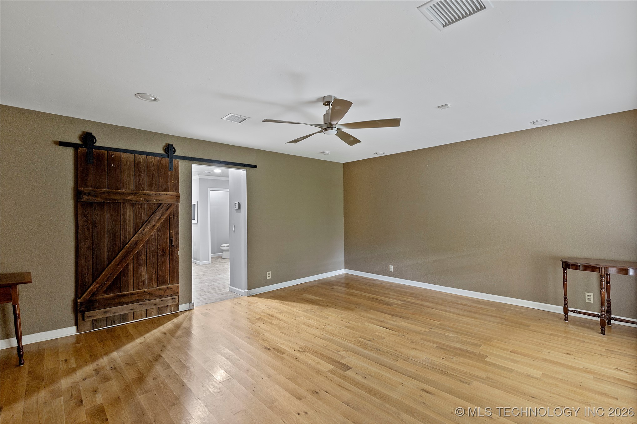 7665 S Quebec Avenue Property Photo 10