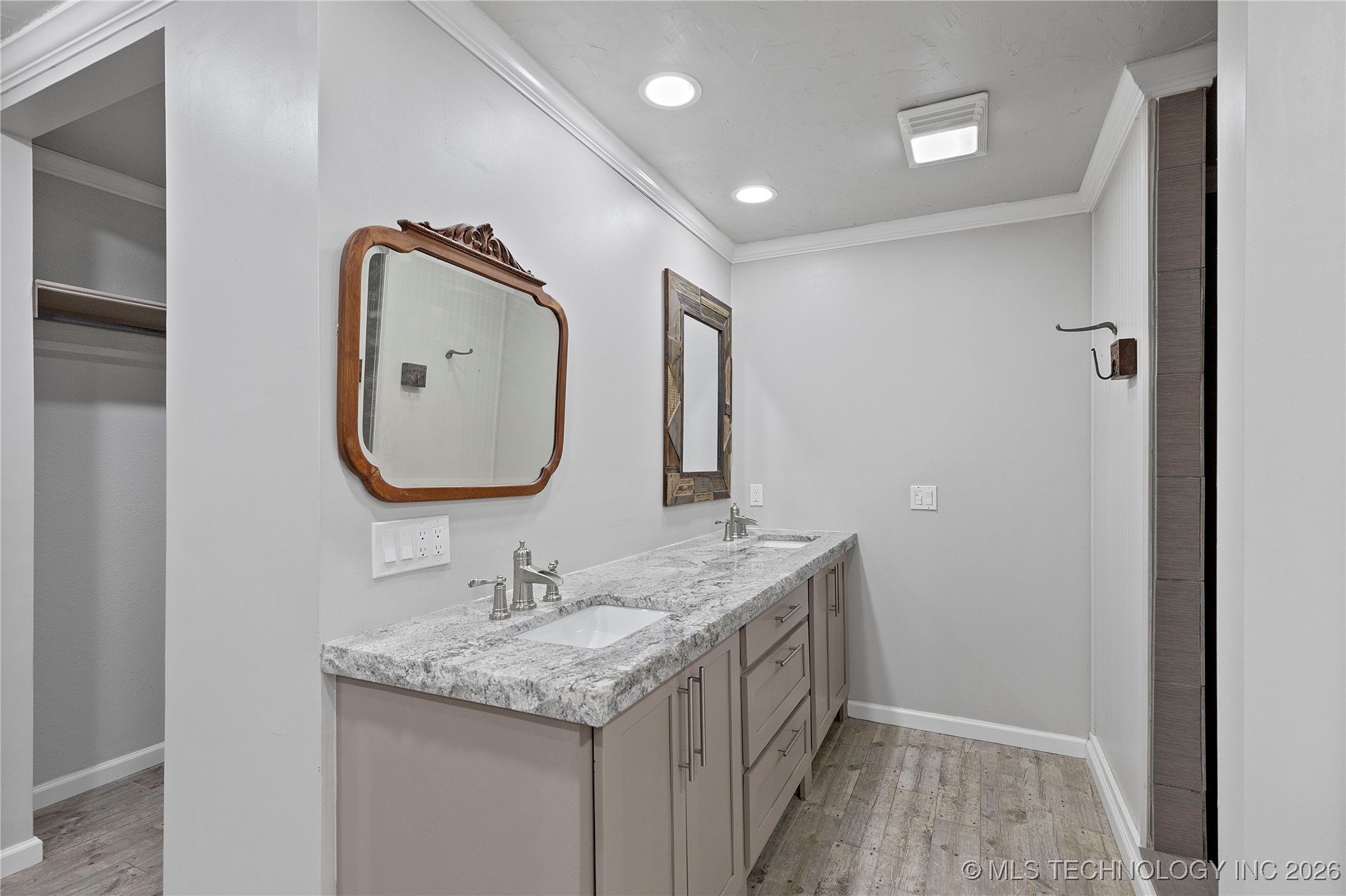 7665 S Quebec Avenue Property Photo 13