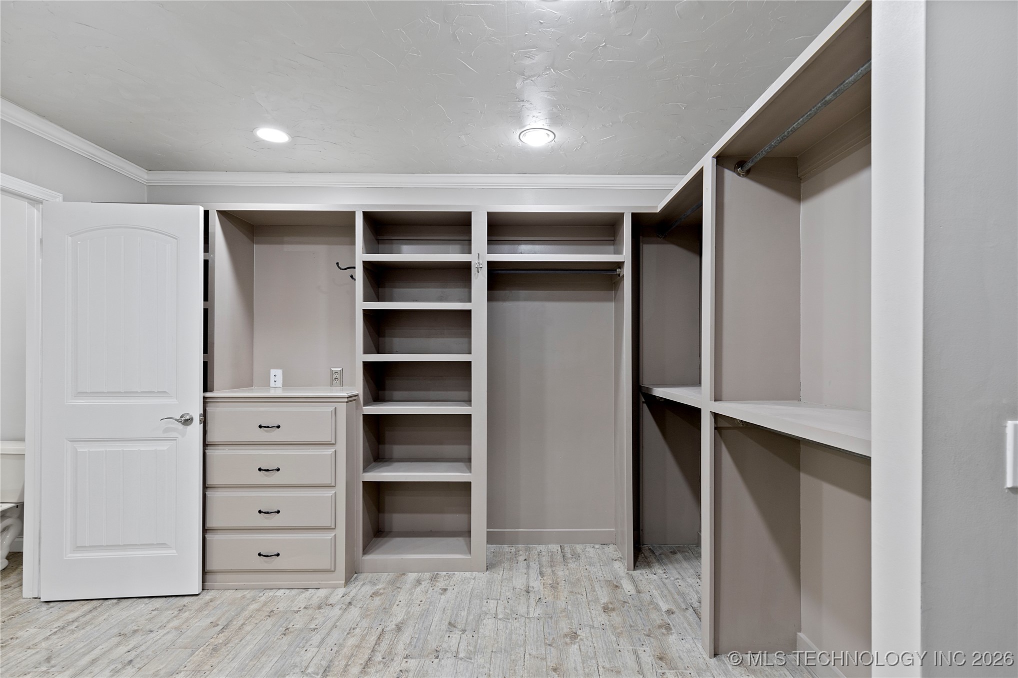 7665 S Quebec Avenue Property Photo 14