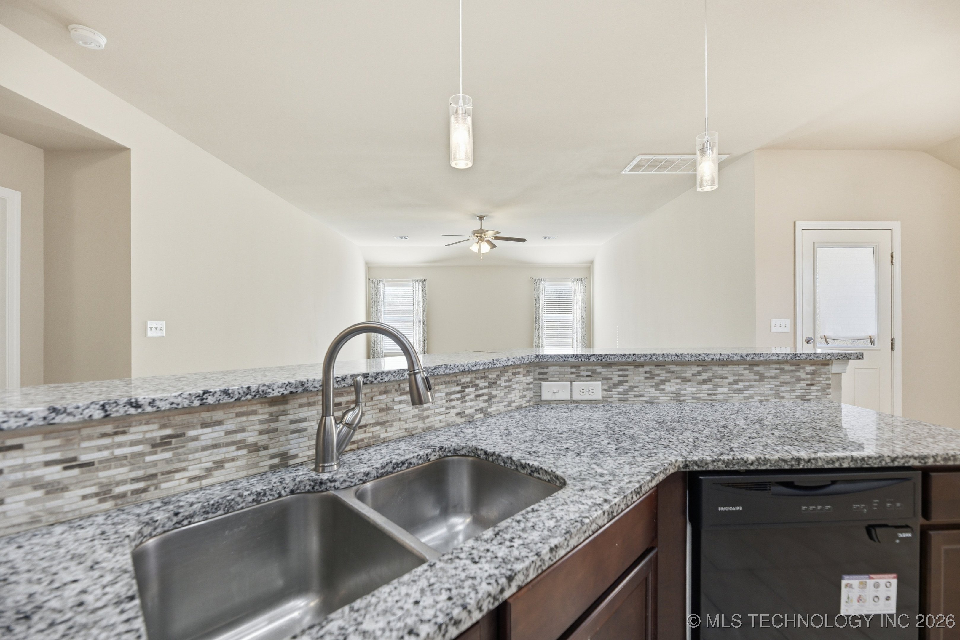 2605 W Glendale Street Property Photo 9