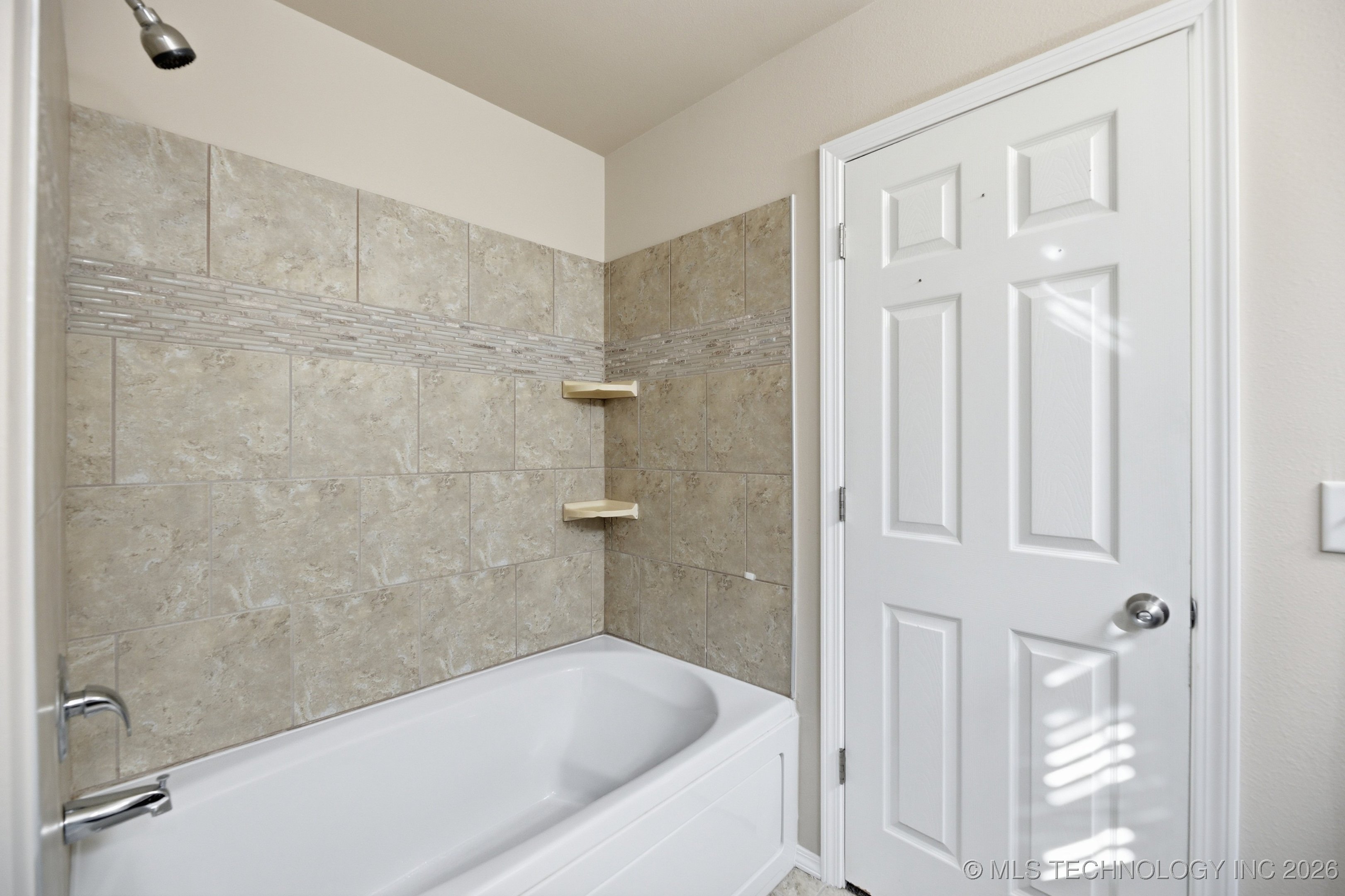 2605 W Glendale Street Property Photo 16