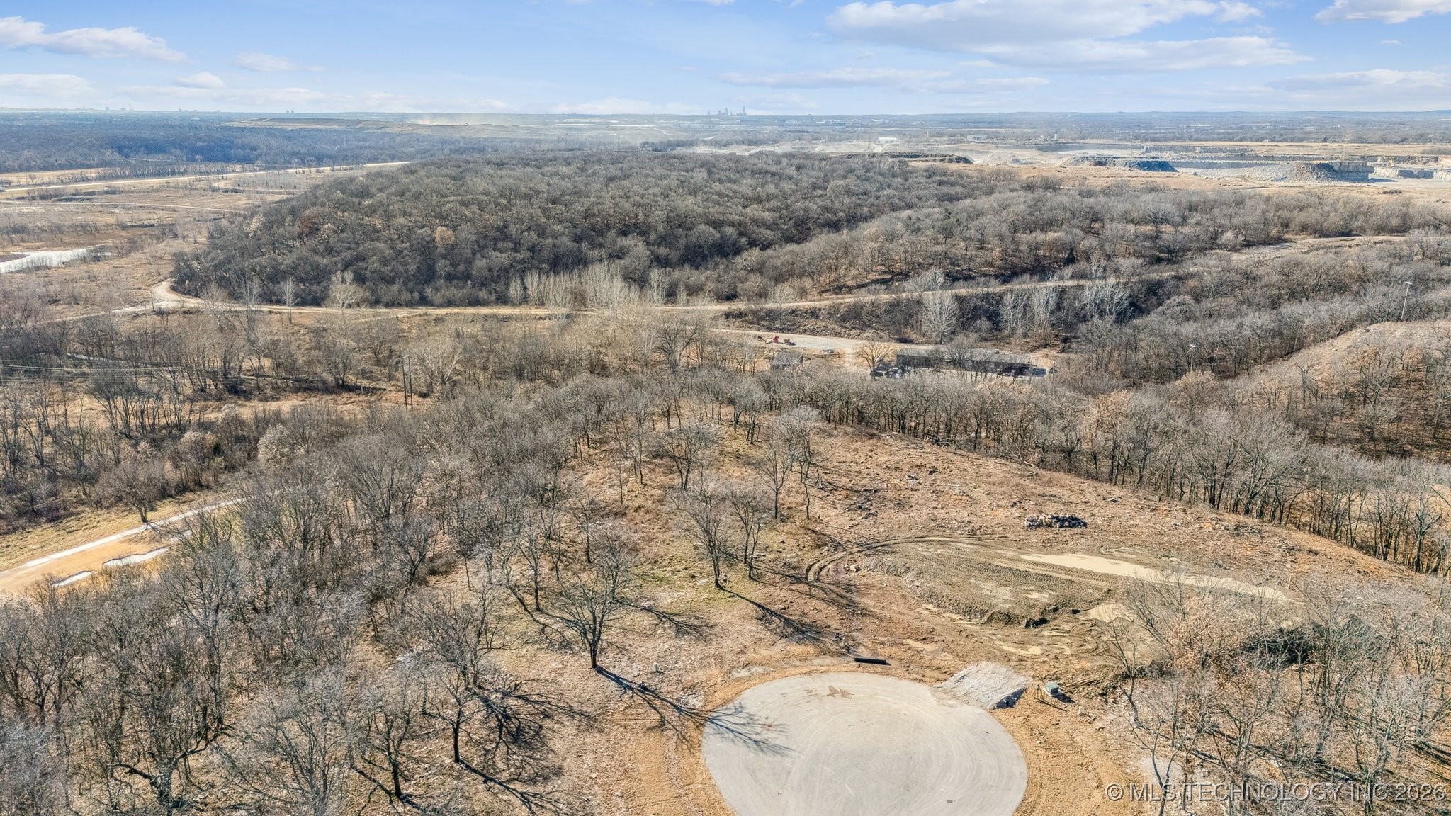 5827 N Eagle Road Property Photo 3