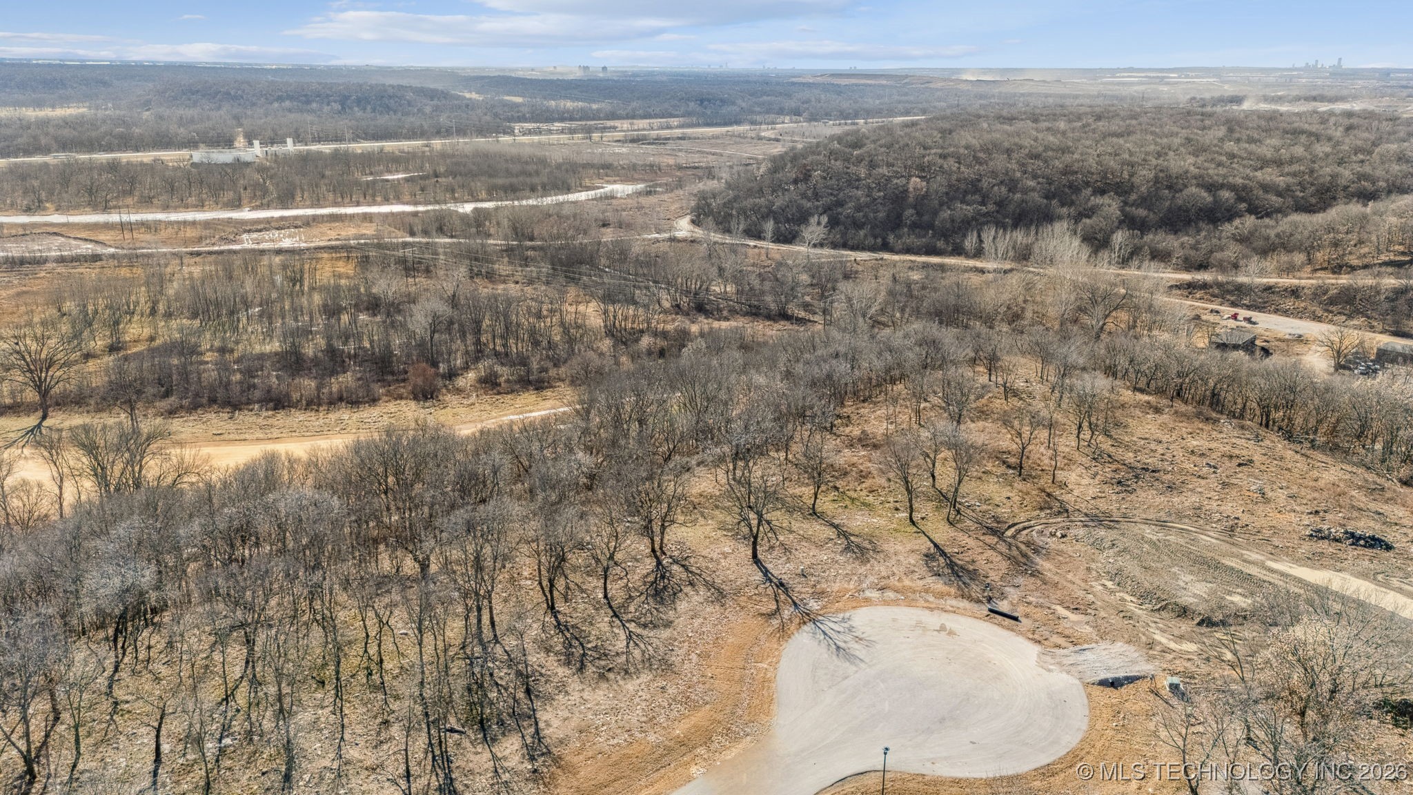 5827 N Eagle Road Property Photo 4