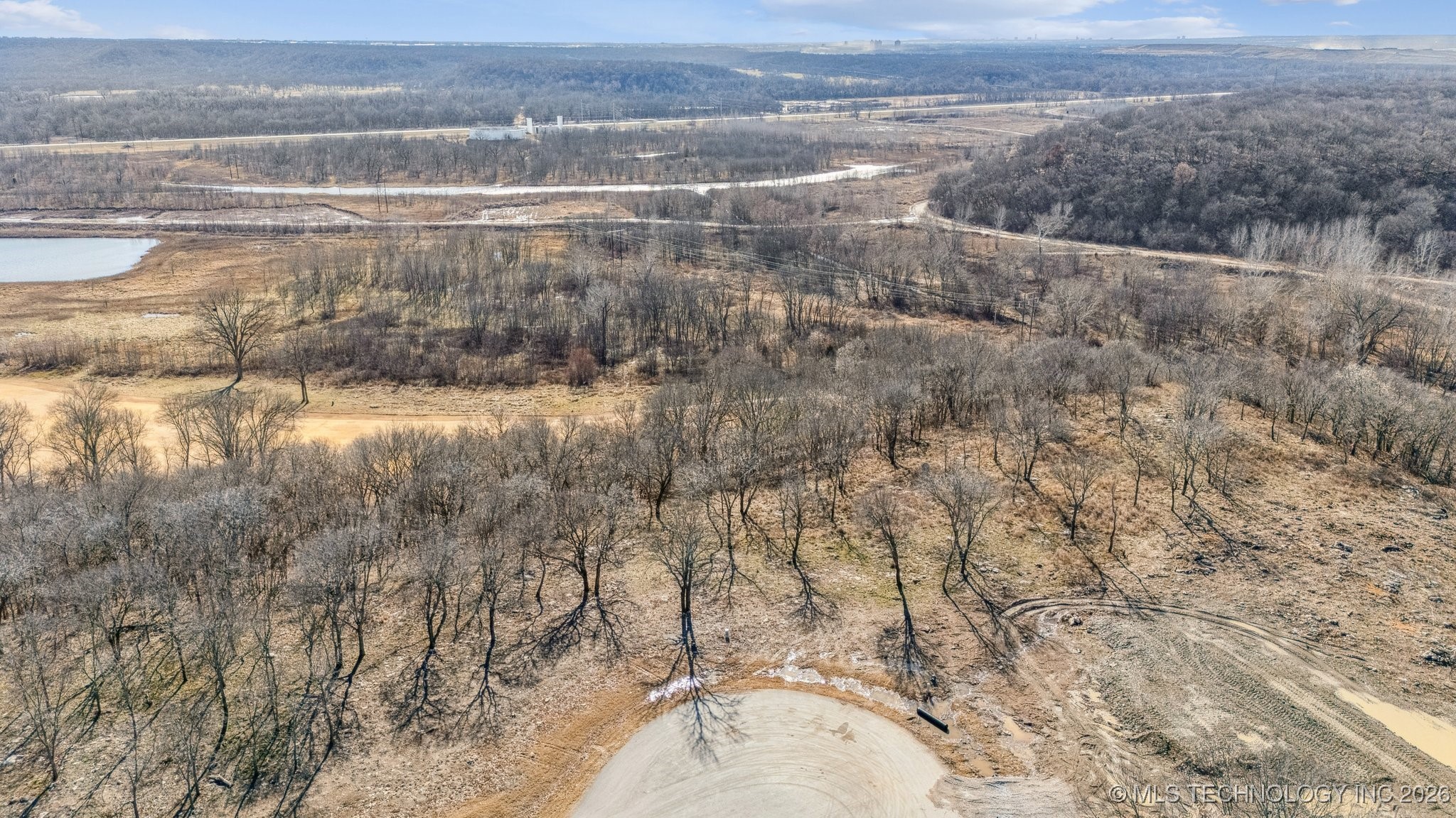 5827 N Eagle Road Property Photo 5