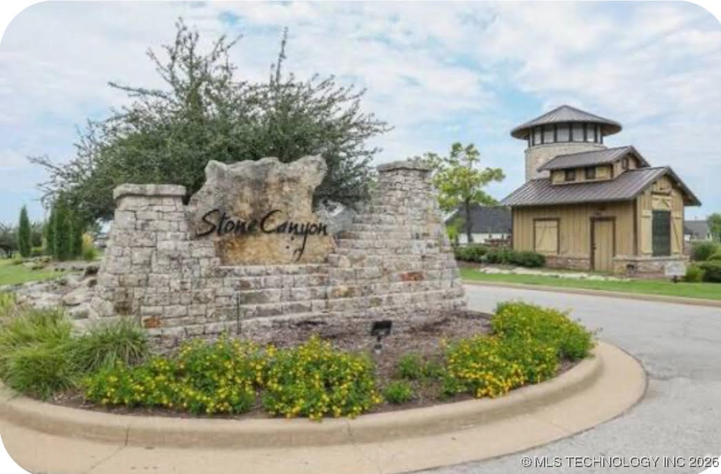 5827 N Eagle Road Property Photo 13