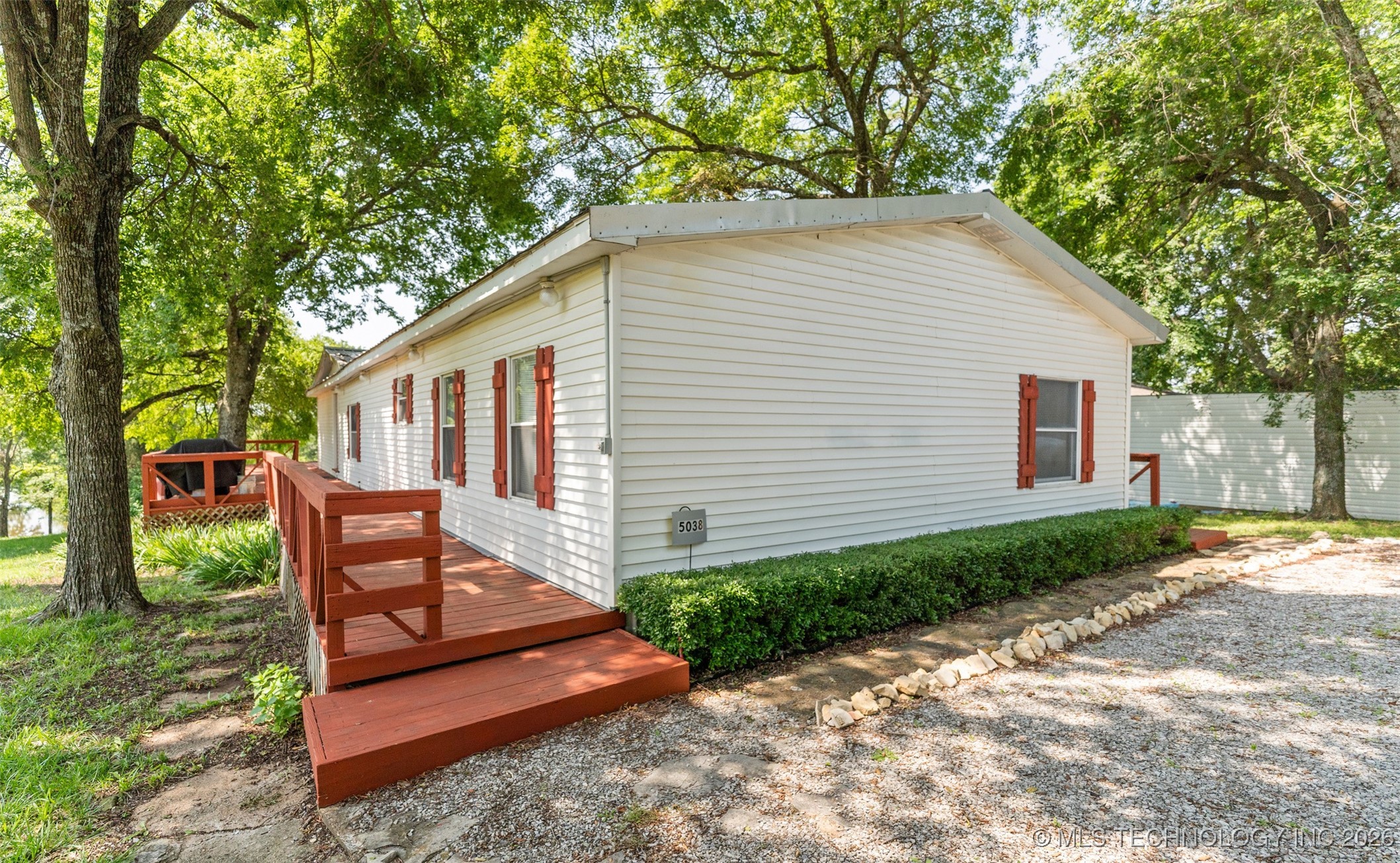 5038 E 422 Road Property Photo 1