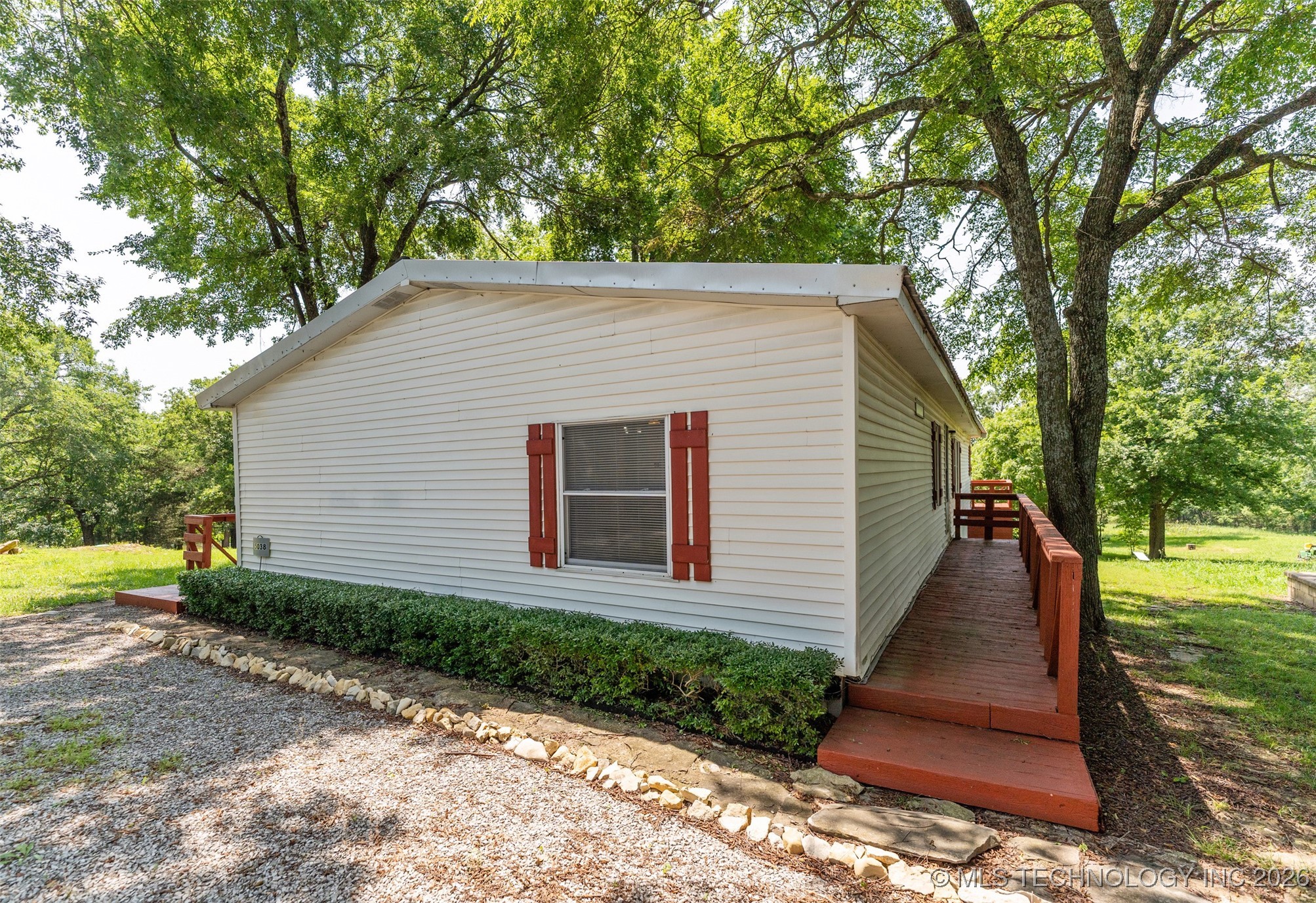 5038 E 422 Road Property Photo 3