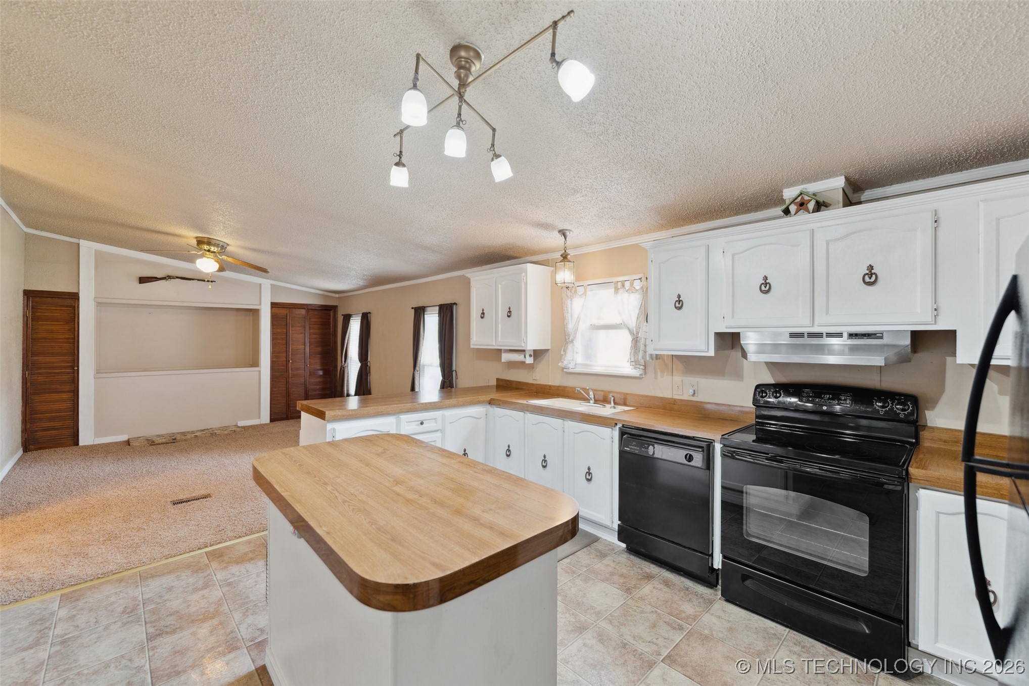 5038 E 422 Road Property Photo 6