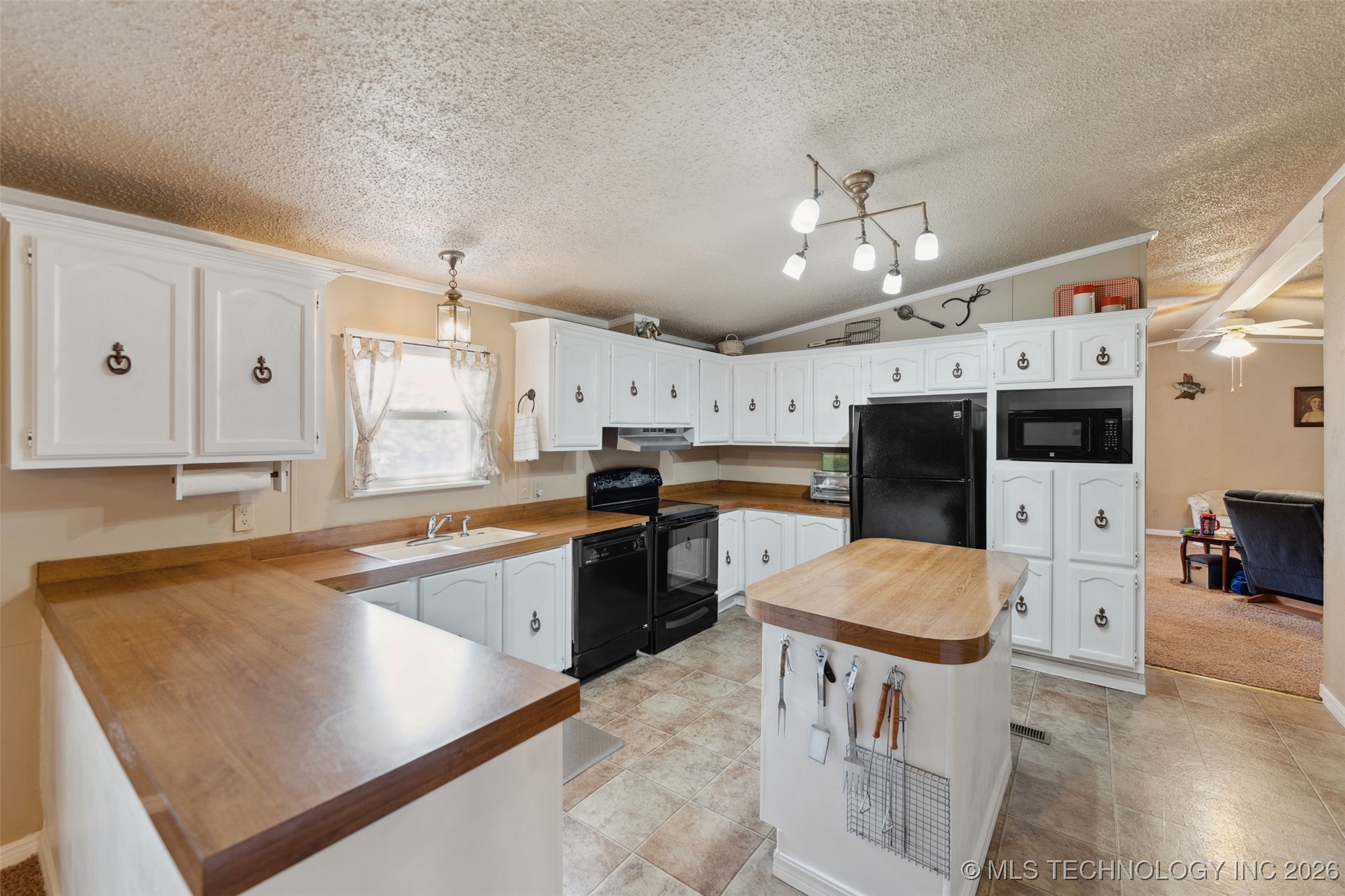 5038 E 422 Road Property Photo 7