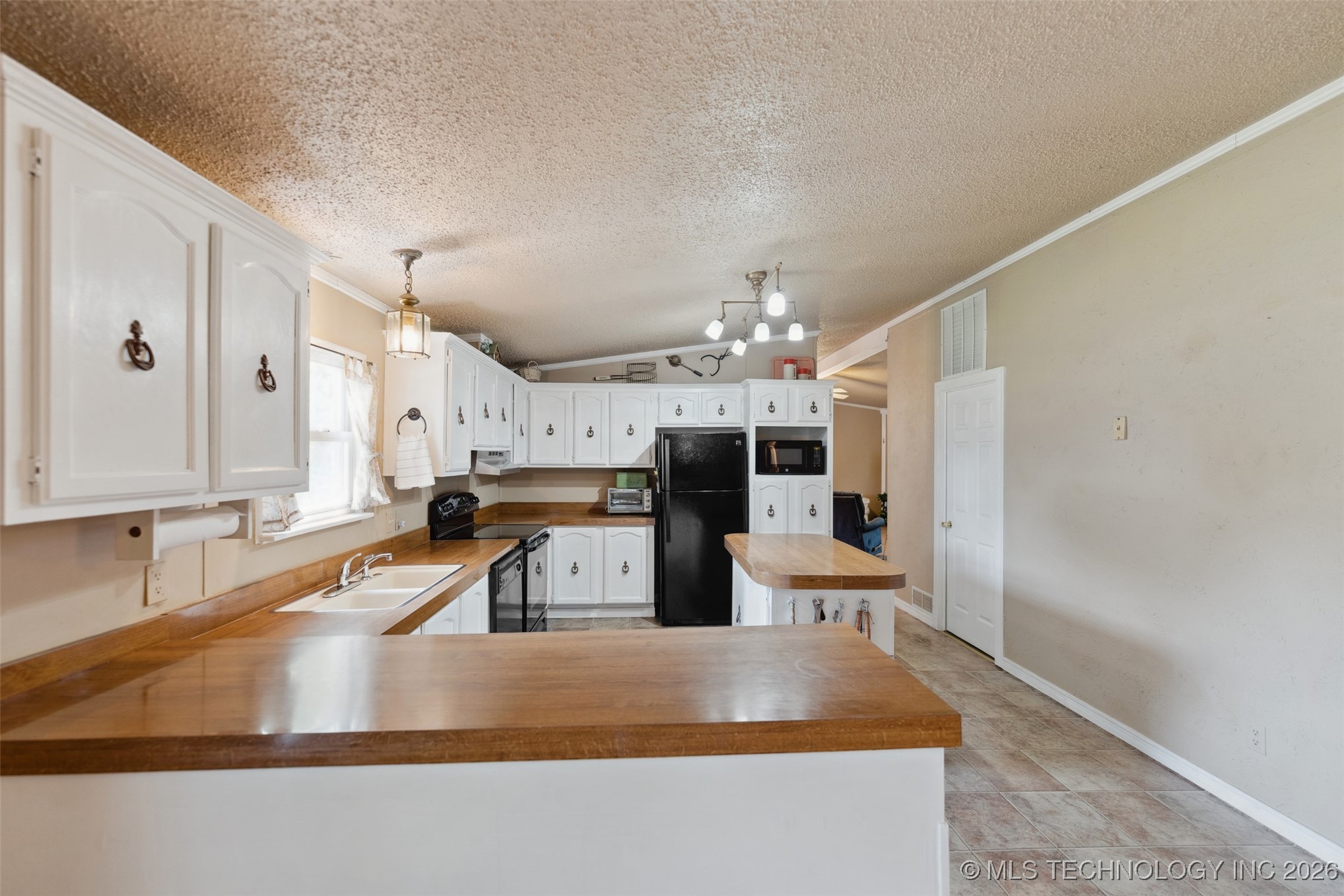 5038 E 422 Road Property Photo 8