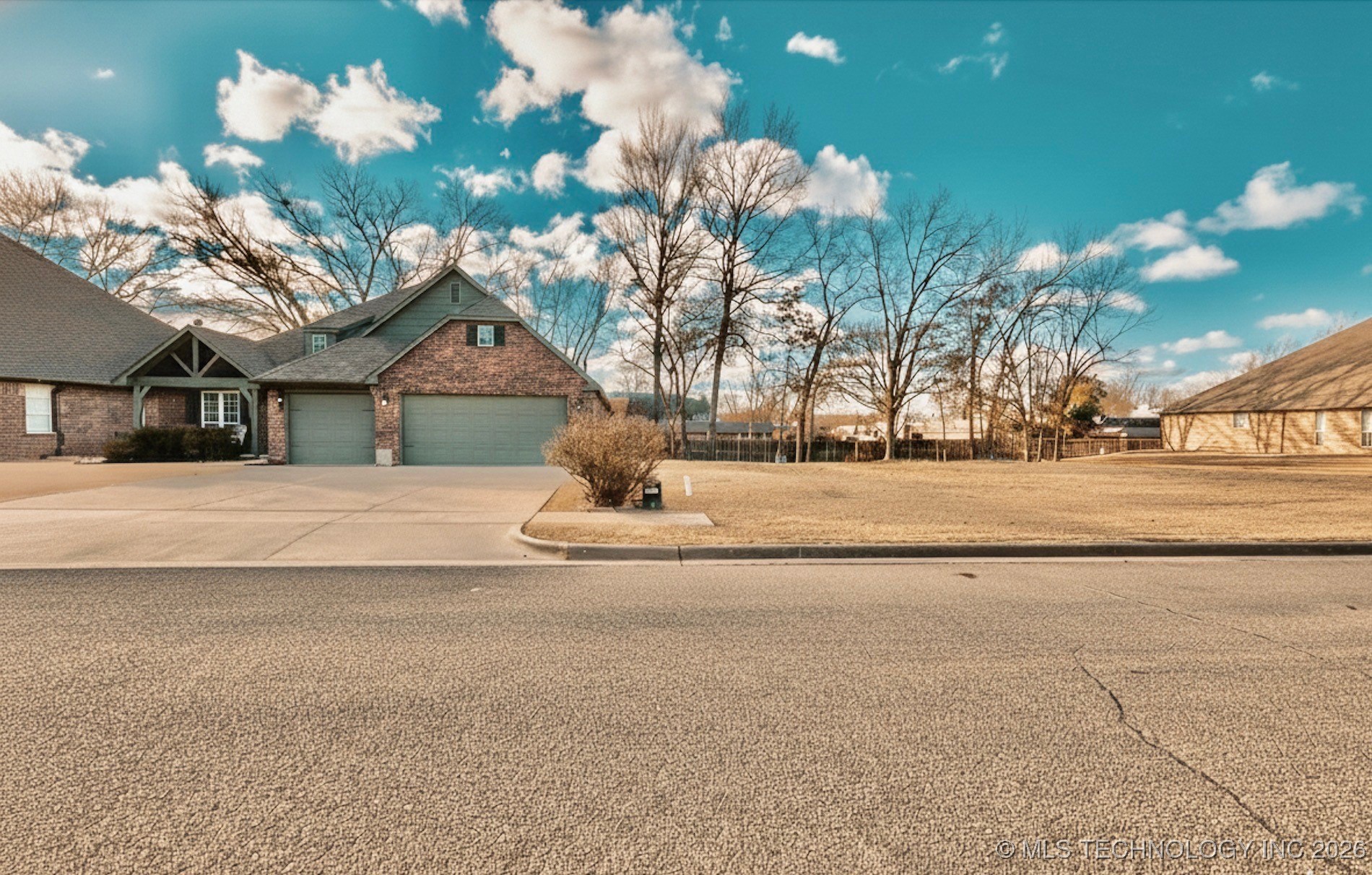 3223 Boardwalk Court Property Photo 4