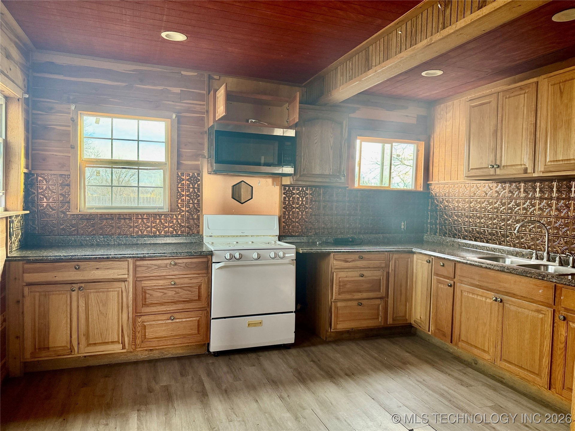 514 W 3rd Street Property Photo 2