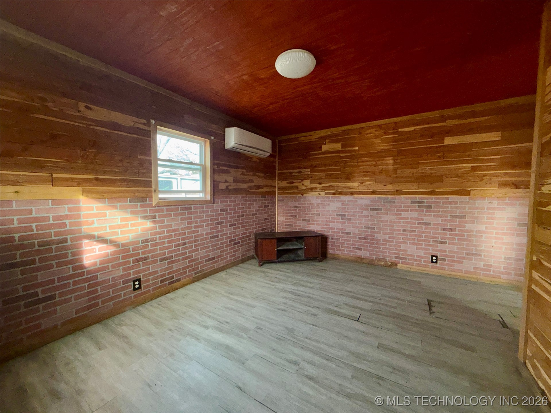 514 W 3rd Street Property Photo 3