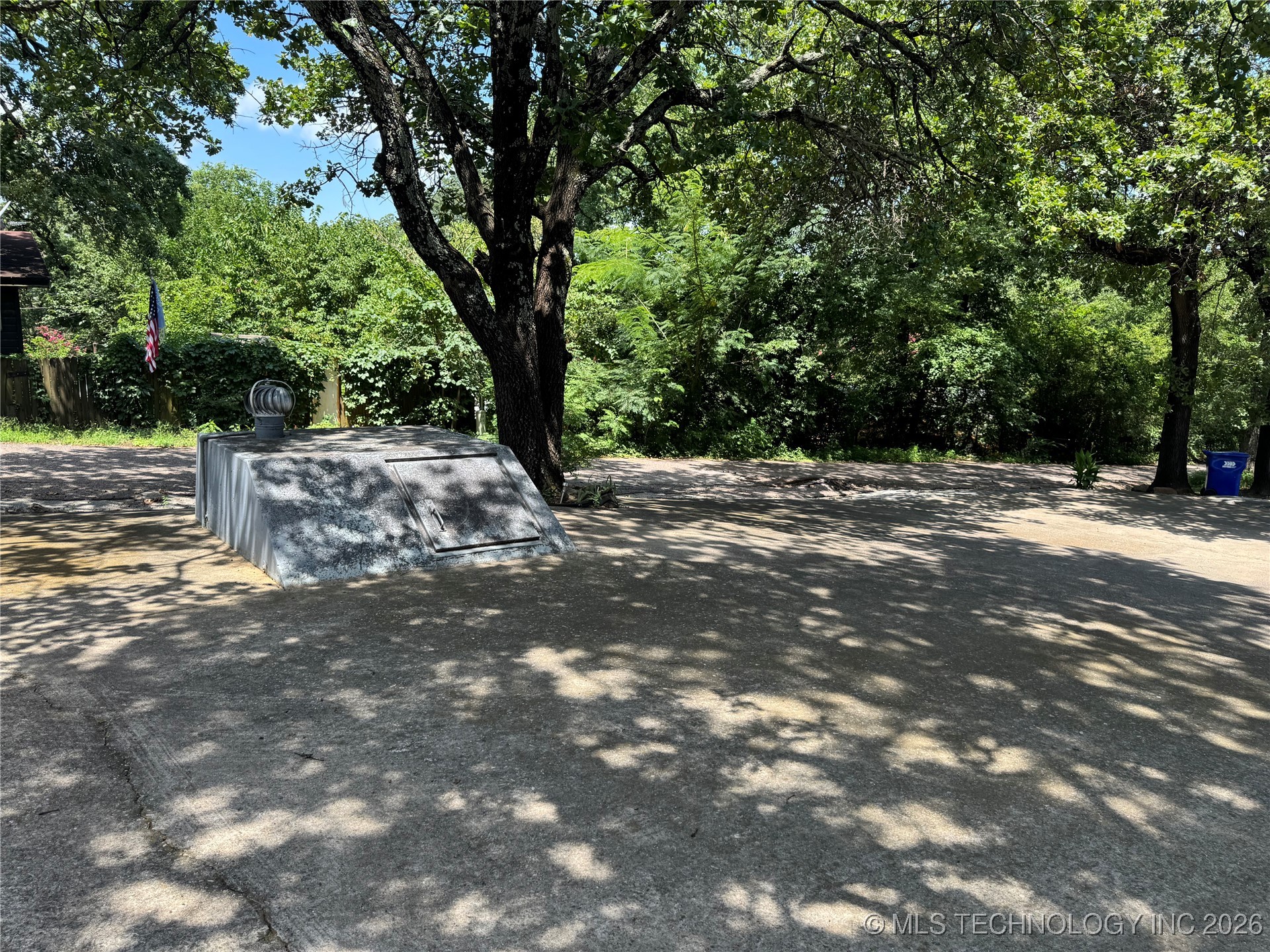 16092 Donna Lane Property Photo 3