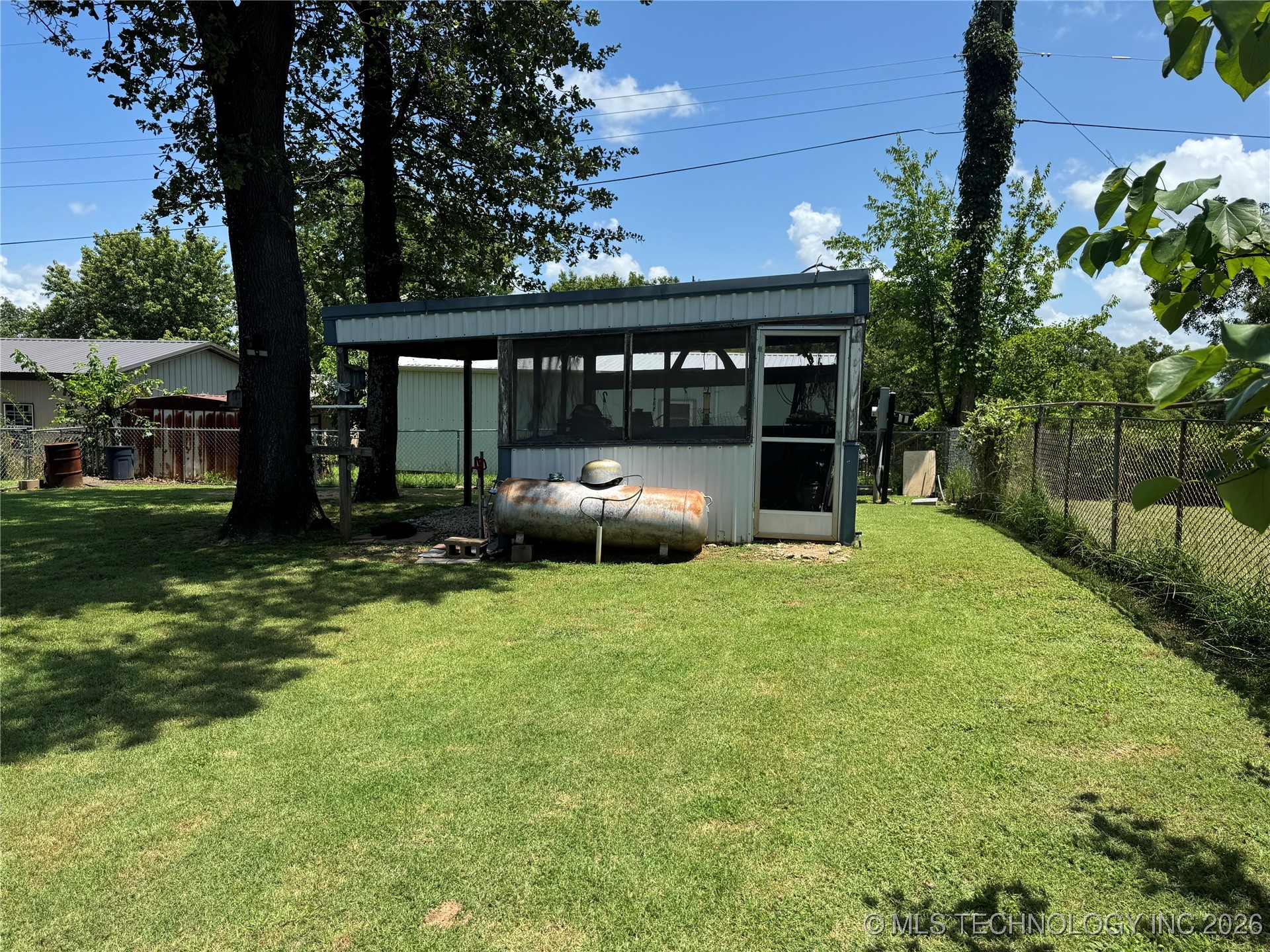 16092 Donna Lane Property Photo 4