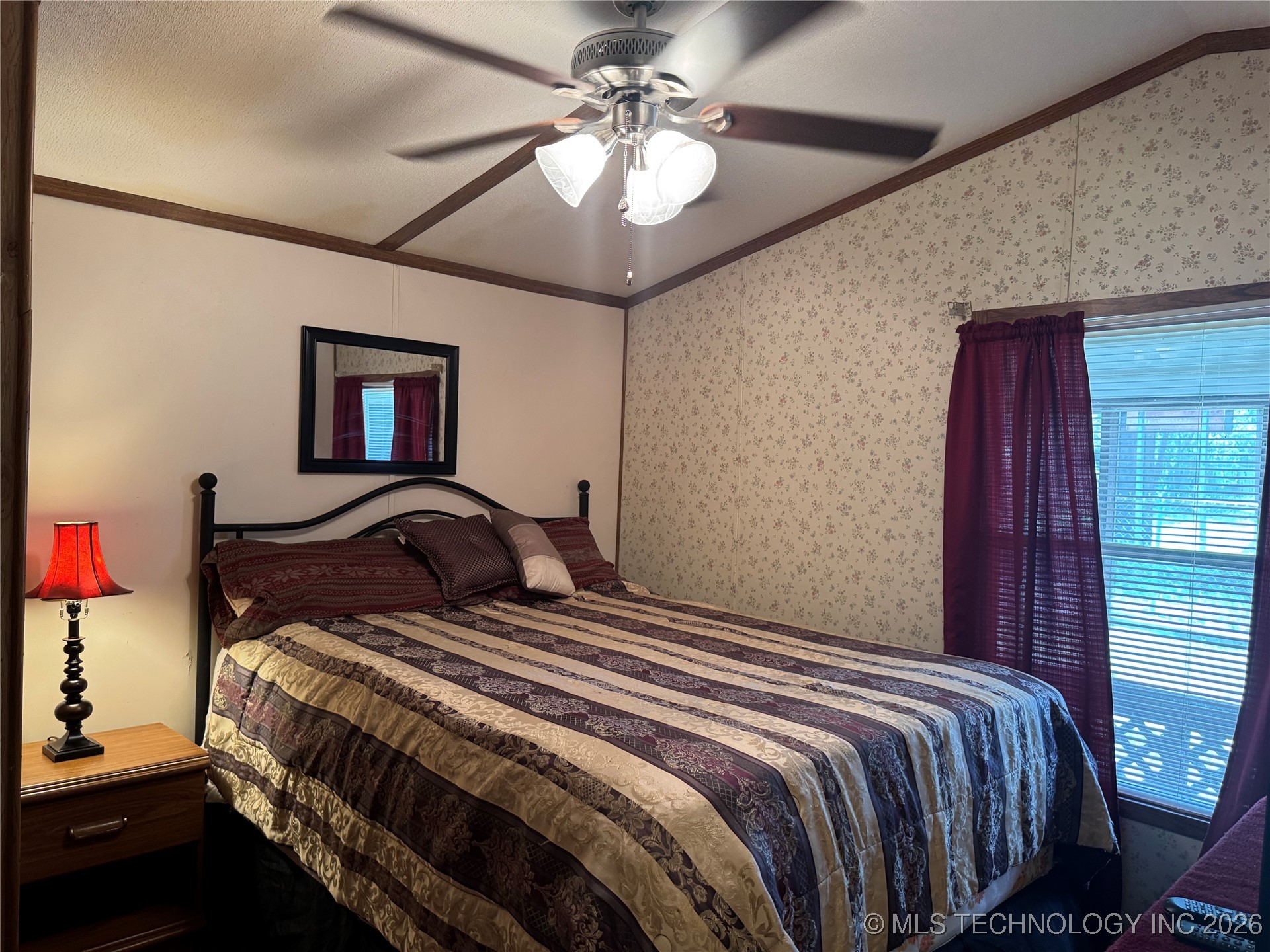 16092 Donna Lane Property Photo 9