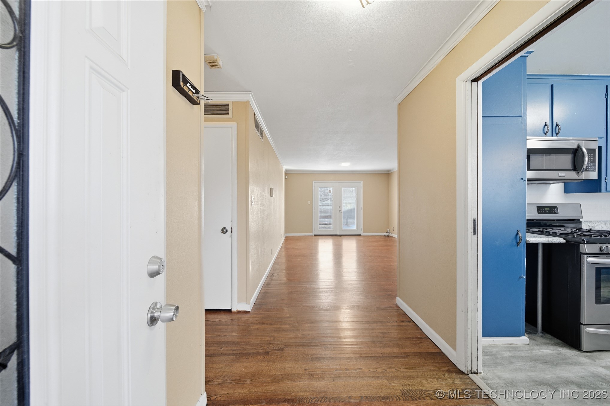 1740 W Fairview Street Property Photo 2