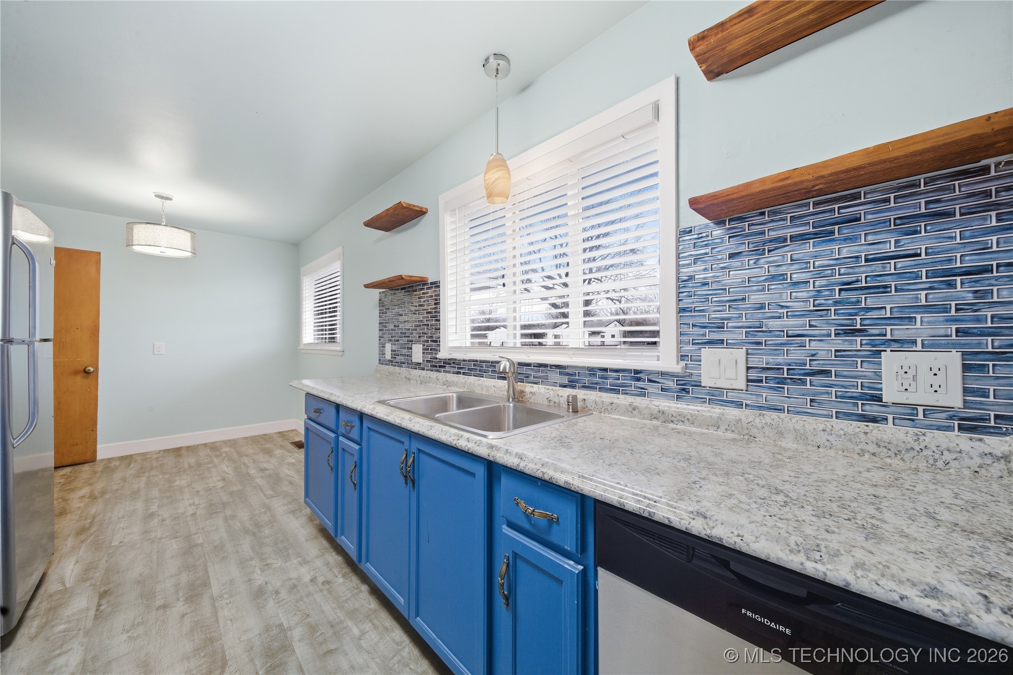 1740 W Fairview Street Property Photo 8