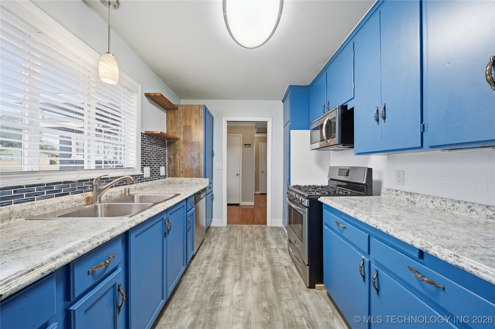 1740 W Fairview Street Property Photo 10