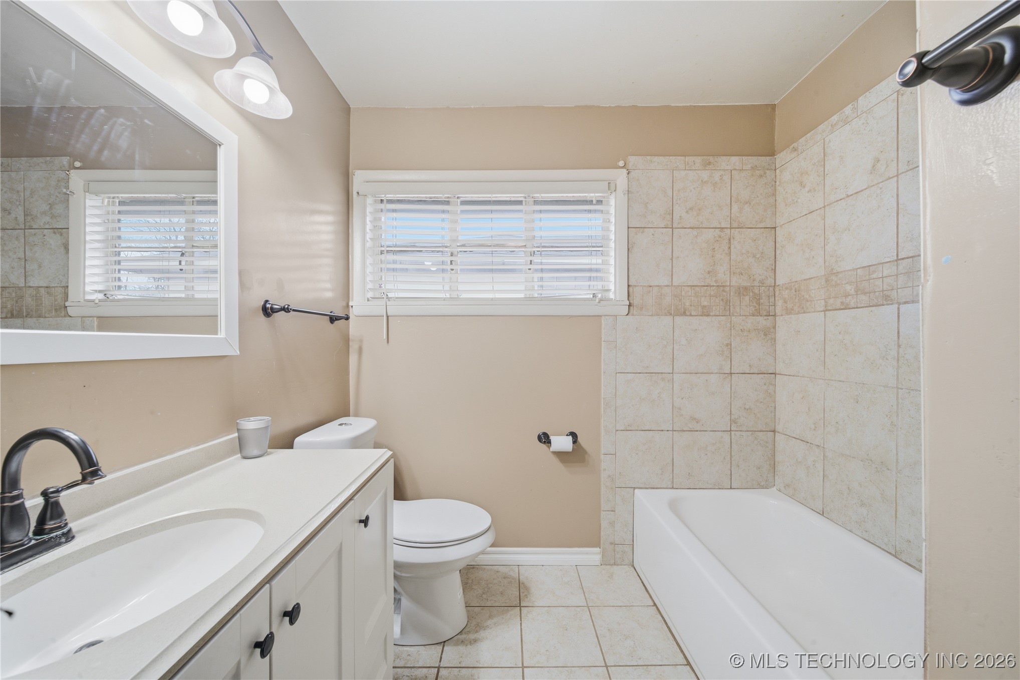 1740 W Fairview Street Property Photo 14