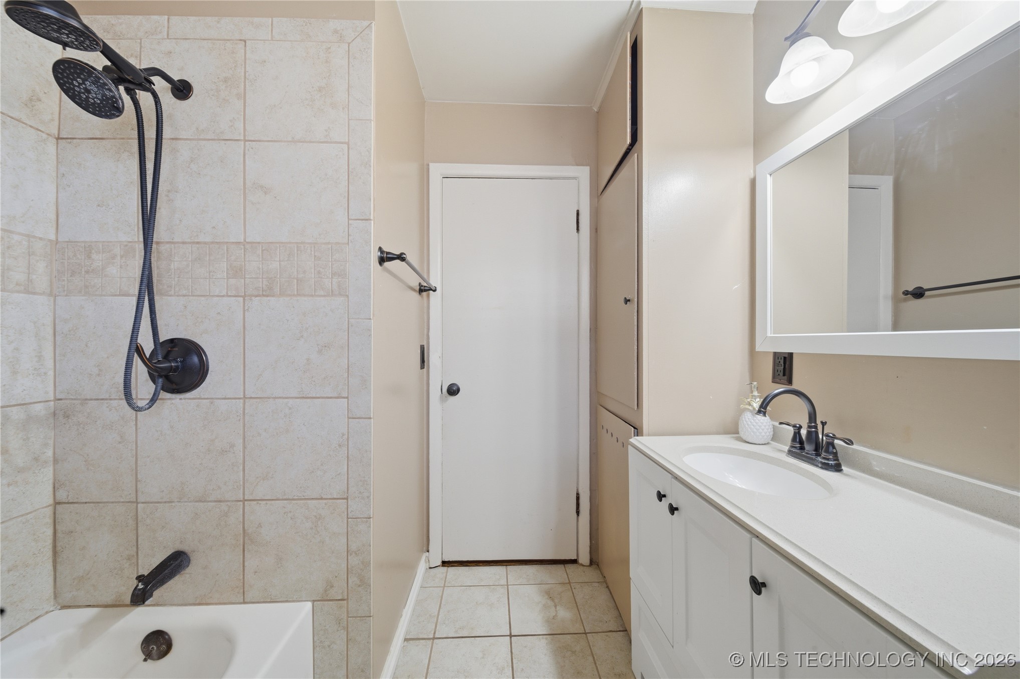 1740 W Fairview Street Property Photo 15