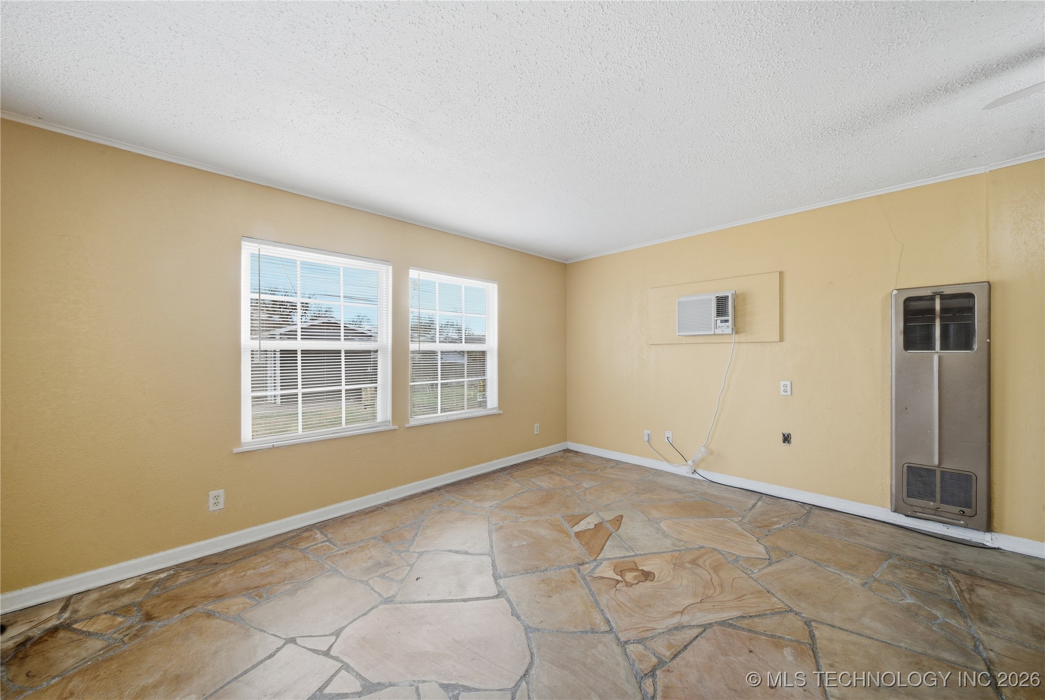 1740 W Fairview Street Property Photo 18