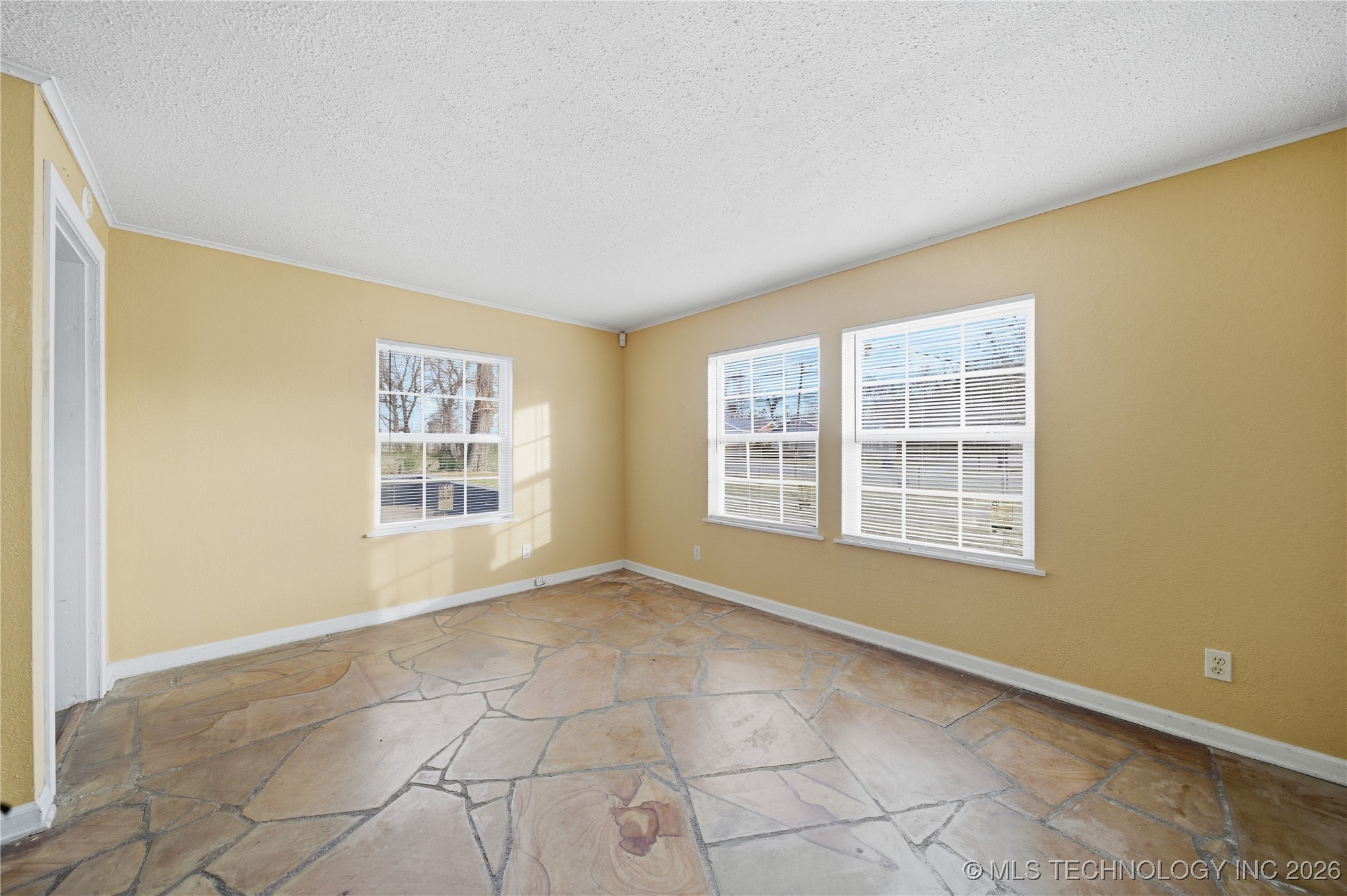 1740 W Fairview Street Property Photo 20