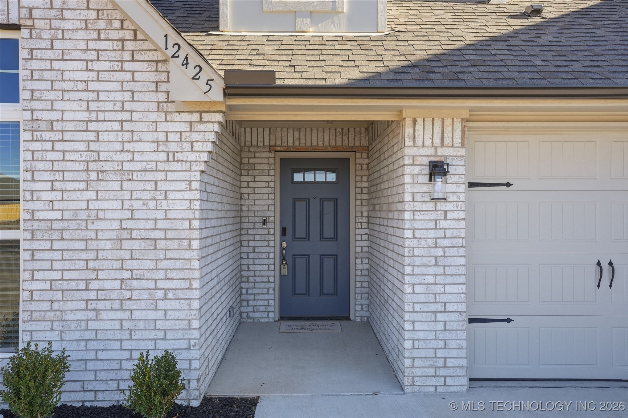 12425 S Maplewood Avenue Property Photo 3