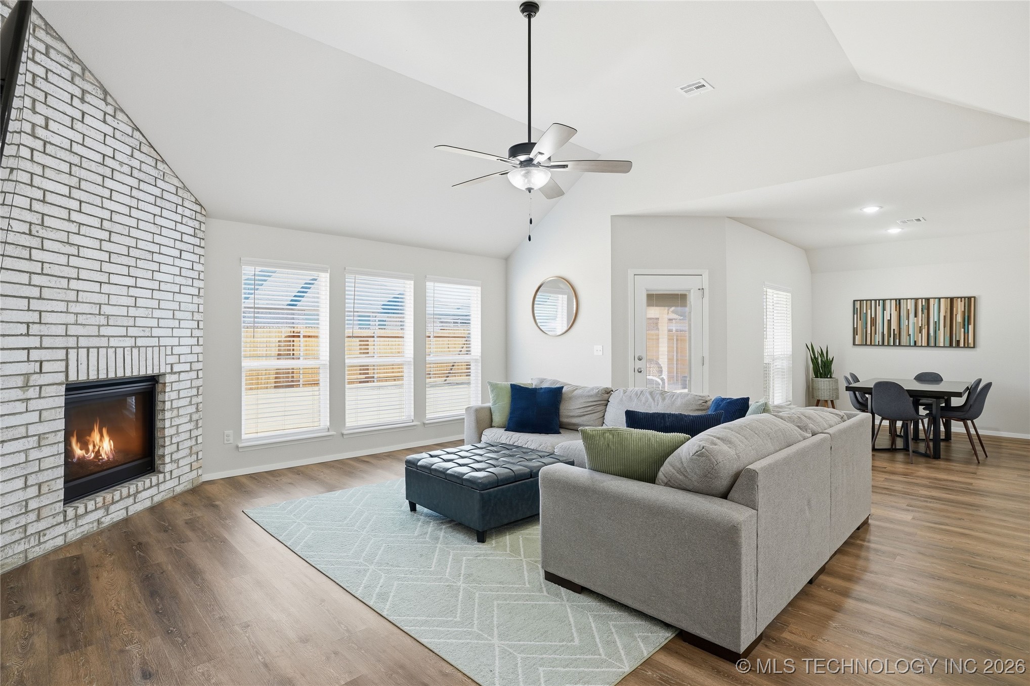 12425 S Maplewood Avenue Property Photo 4