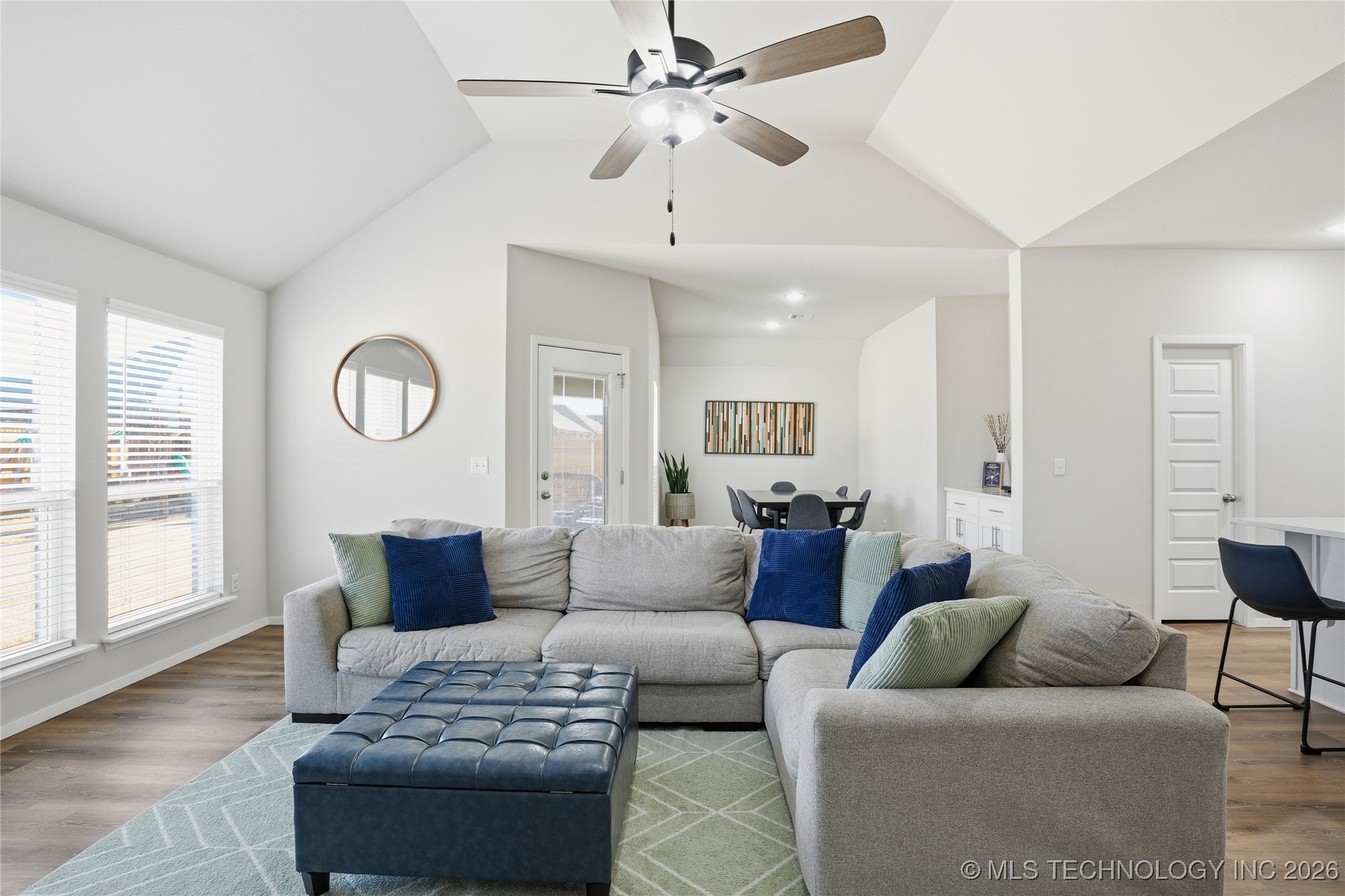 12425 S Maplewood Avenue Property Photo 5