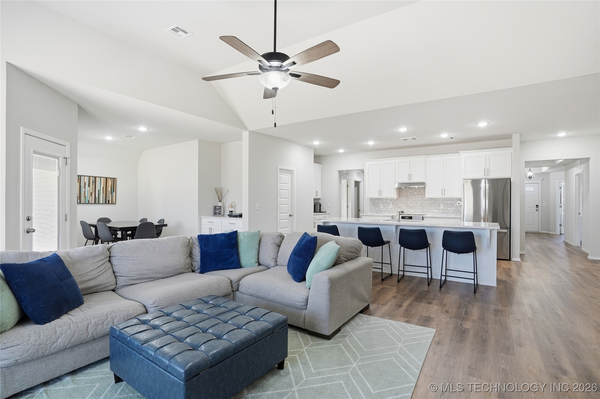 12425 S Maplewood Avenue Property Photo 6