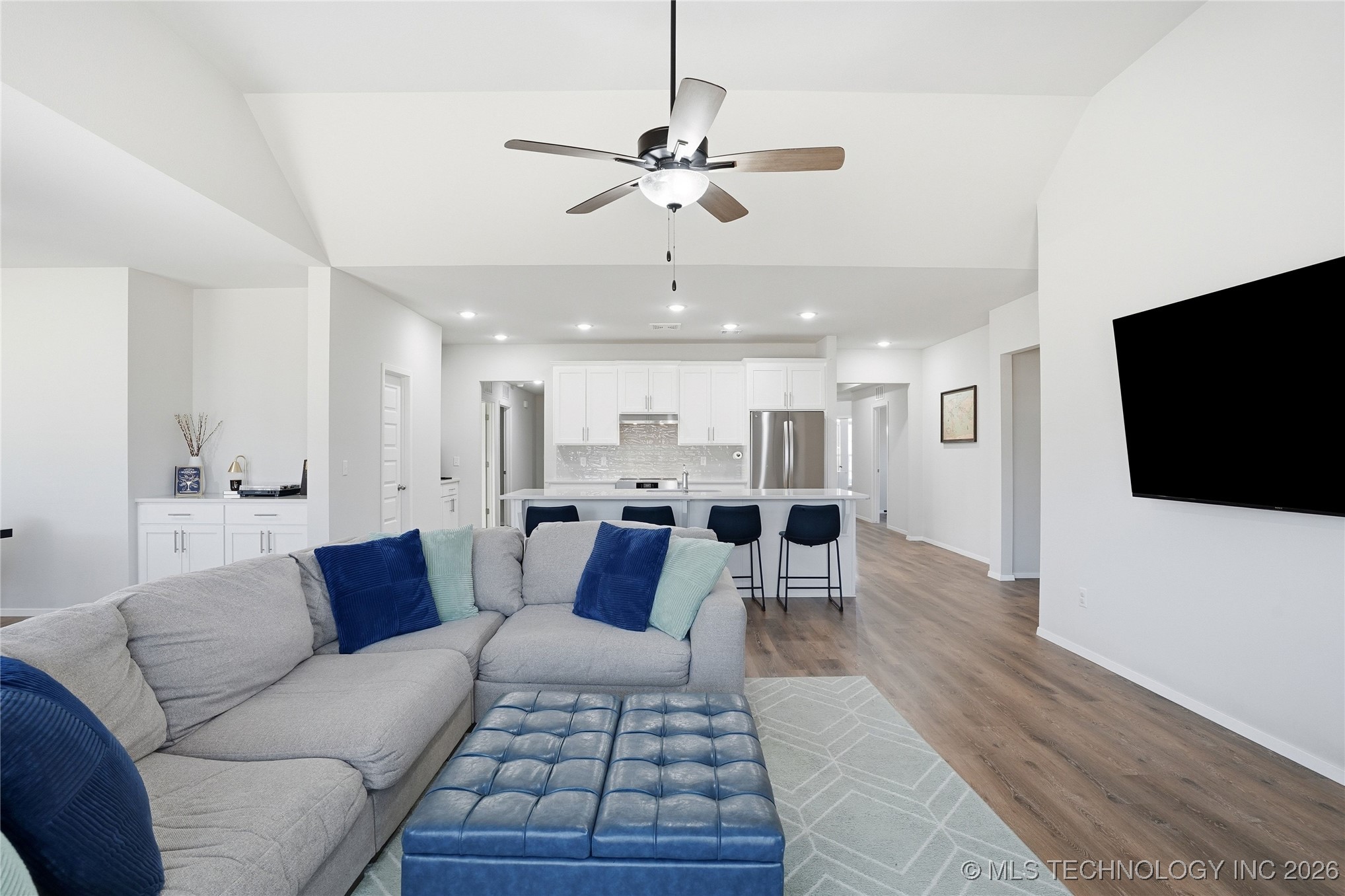 12425 S Maplewood Avenue Property Photo 7