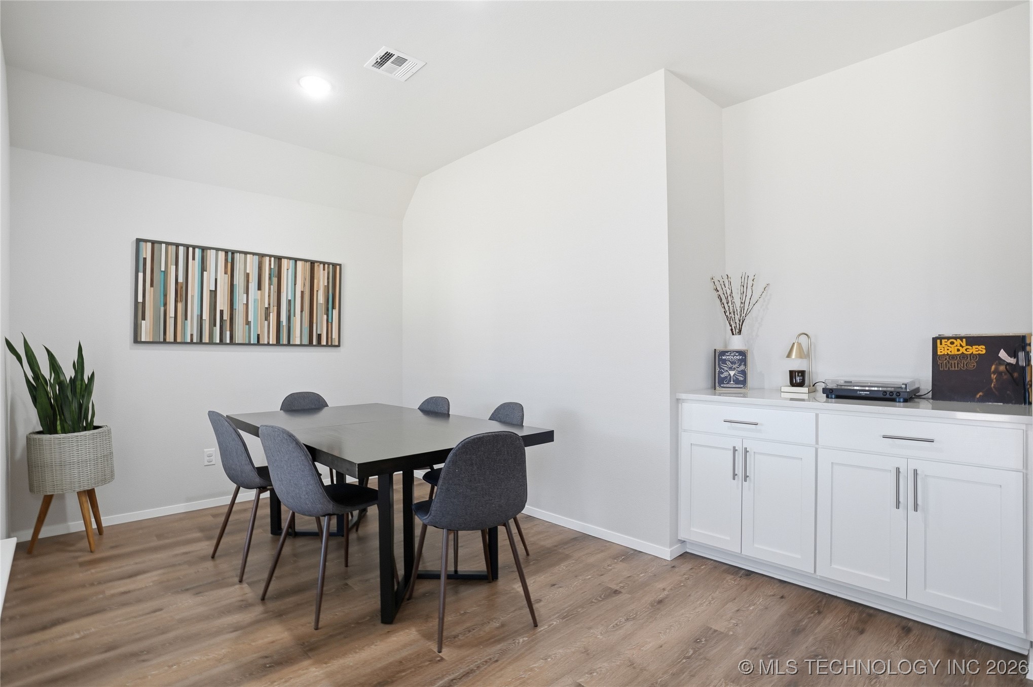 12425 S Maplewood Avenue Property Photo 9